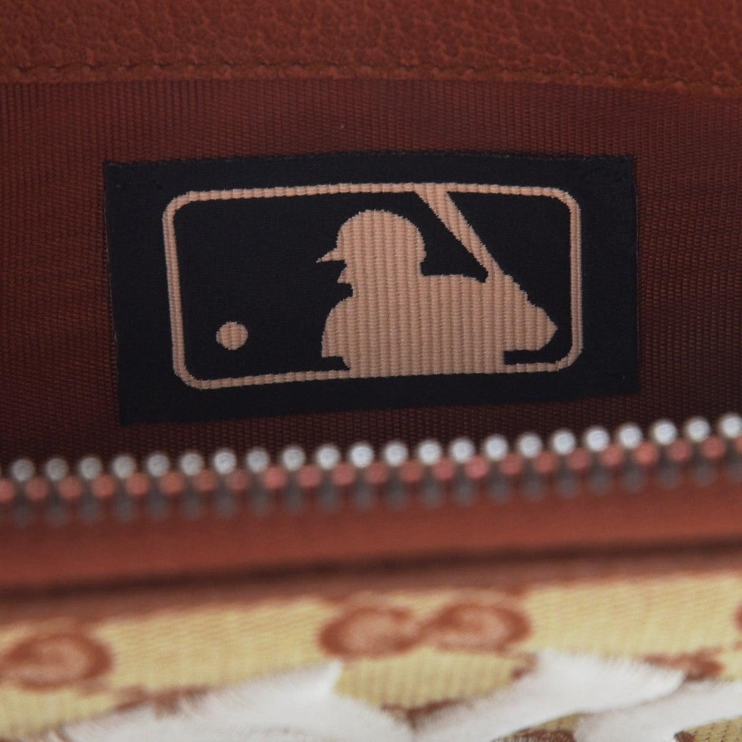 X MLB GG Monogram NY Yankees Zip Around Wallet Beige Ruggine Ivory