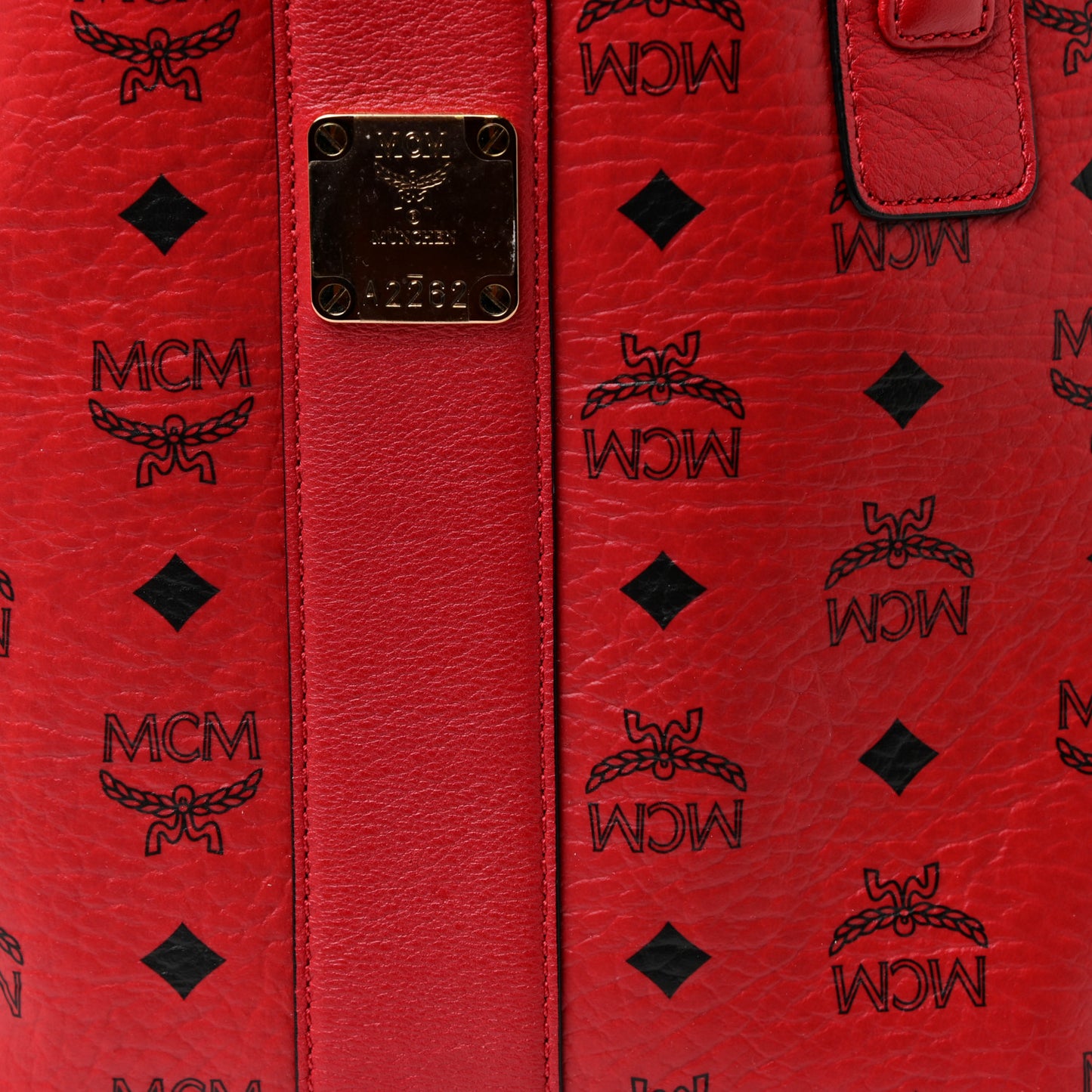 Visetos Medium Liz Reversible Shopper Tote Ruby Red