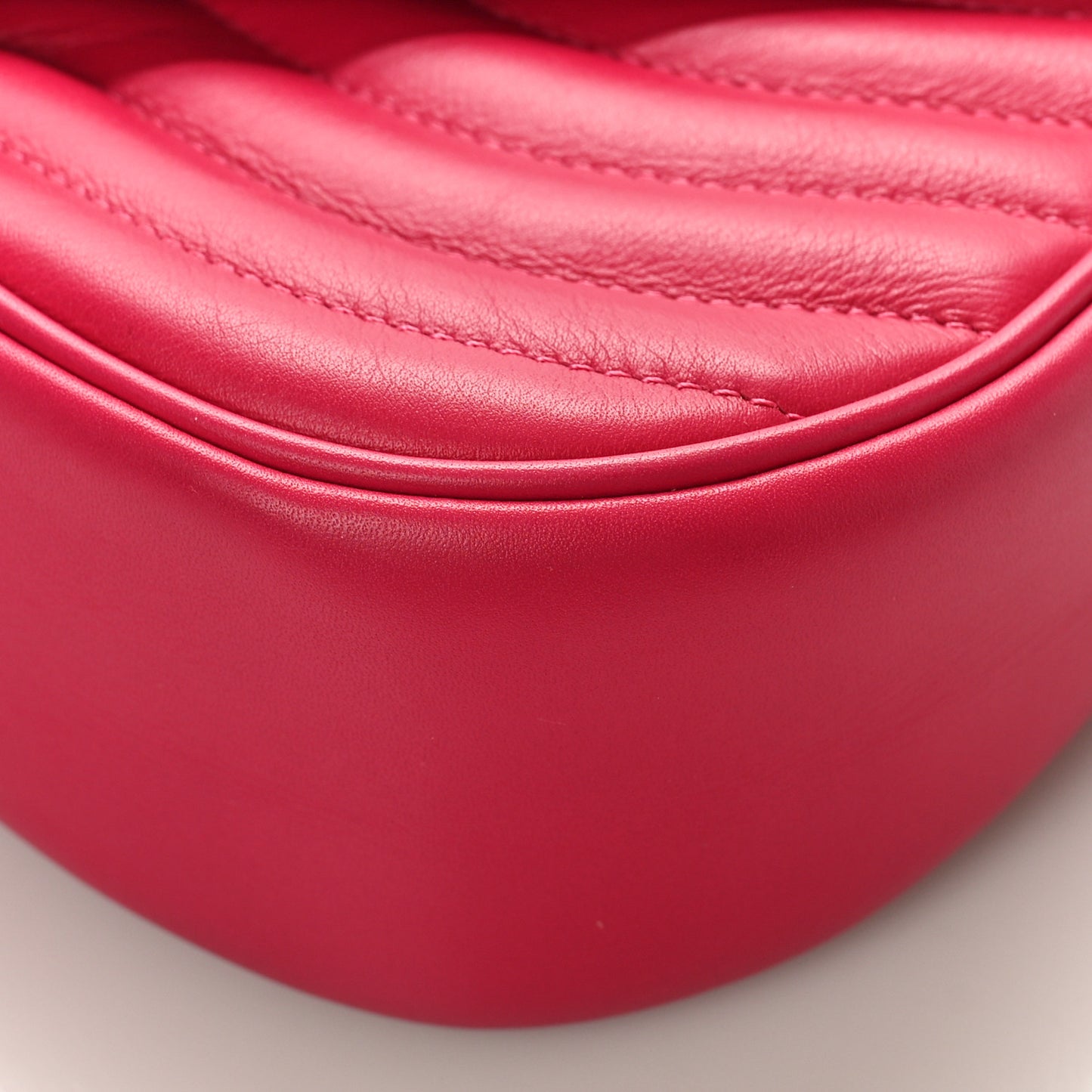 Calfskin New Wave Chain MM Rose Freesia