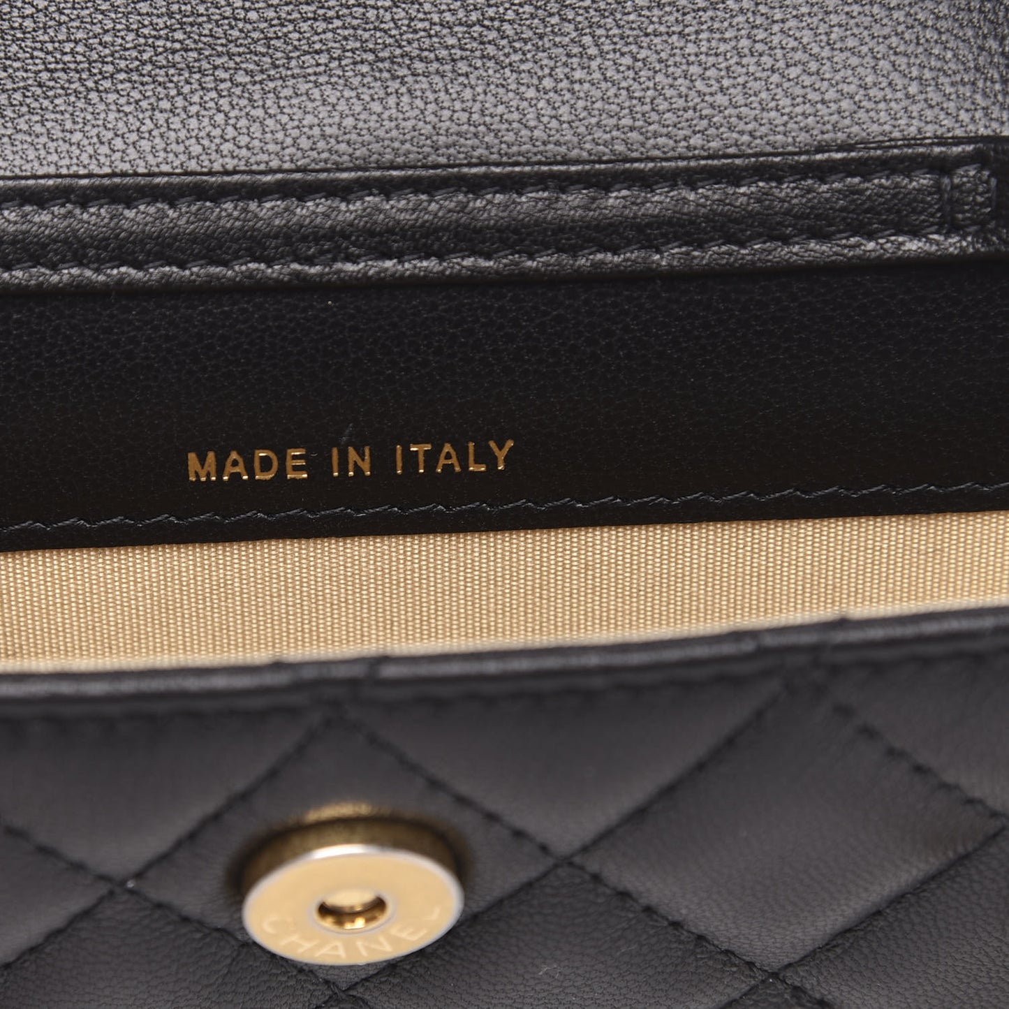 Lambskin Quilted Pearl Crush Clutch With Chain Black
