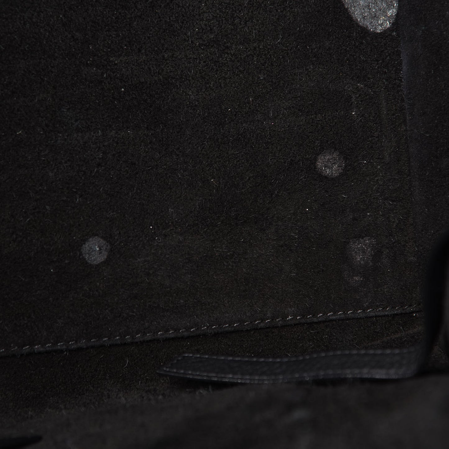 Supple Calfskin Medium Phantom Luggage Black