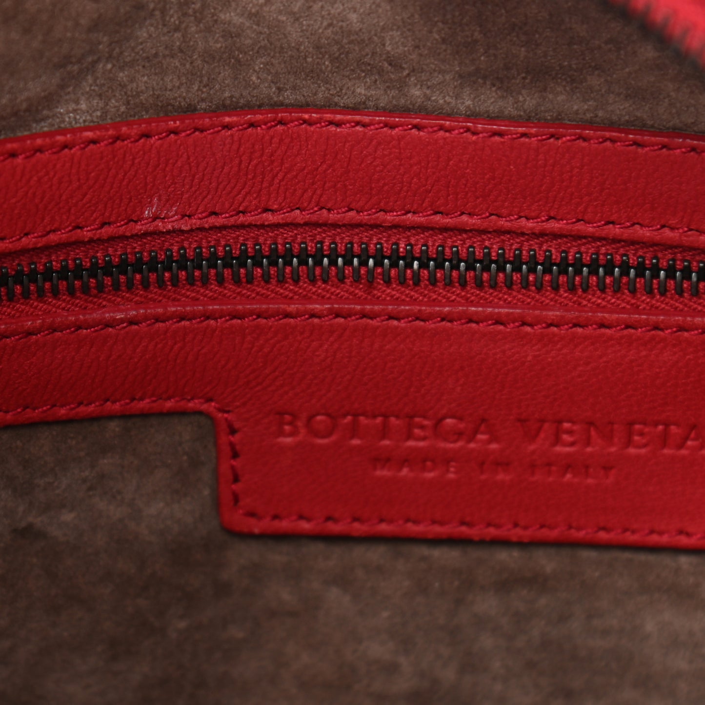 Nappa Intrecciato Medium Veneta Hobo Red