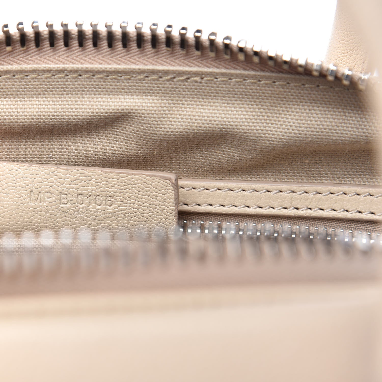Givenchy Sugar Goatskin Medium Antigona Skin 9 of 9