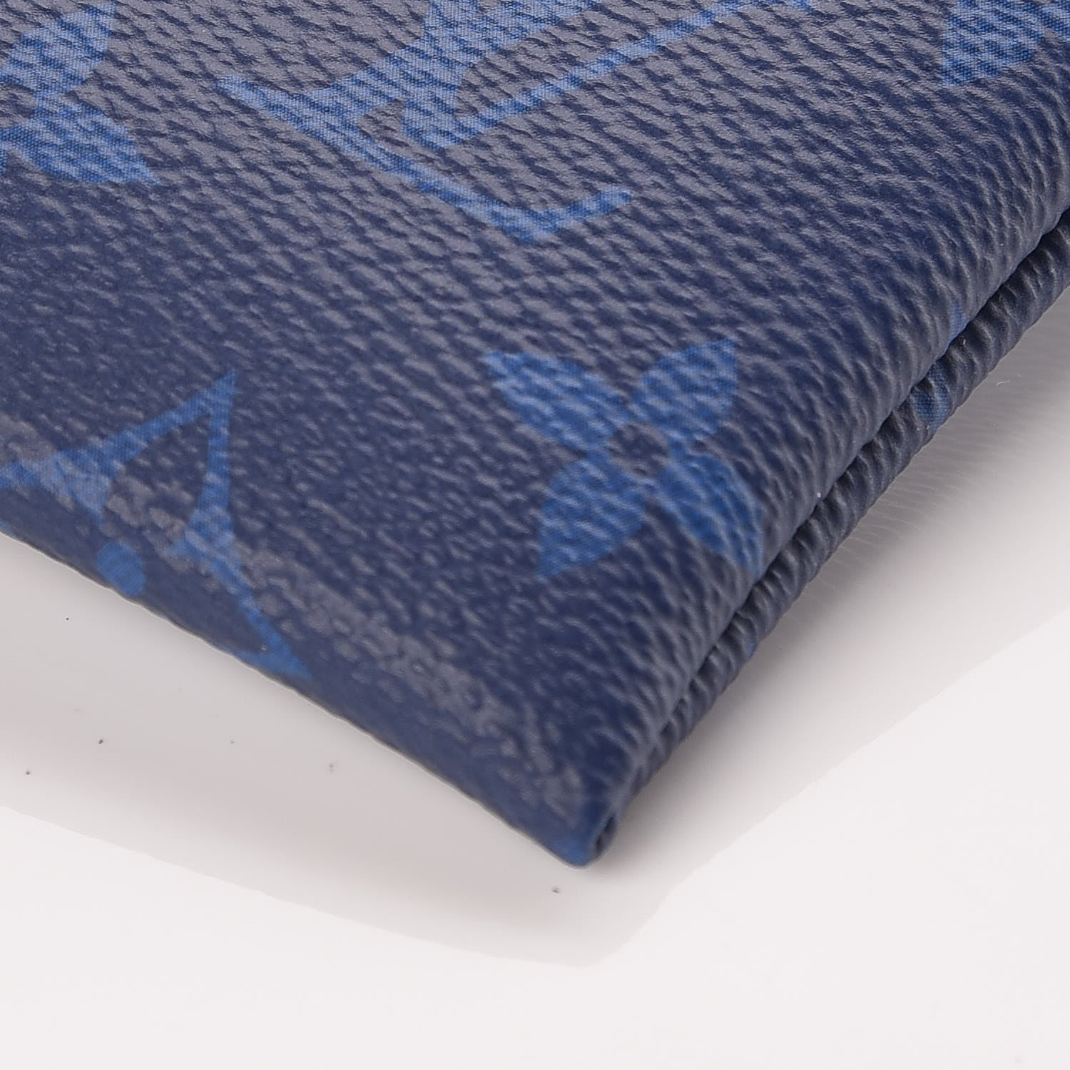 Louis Vuitton Taiga Monogram Pacific Discovery Pochette Cobalt 6 of 10