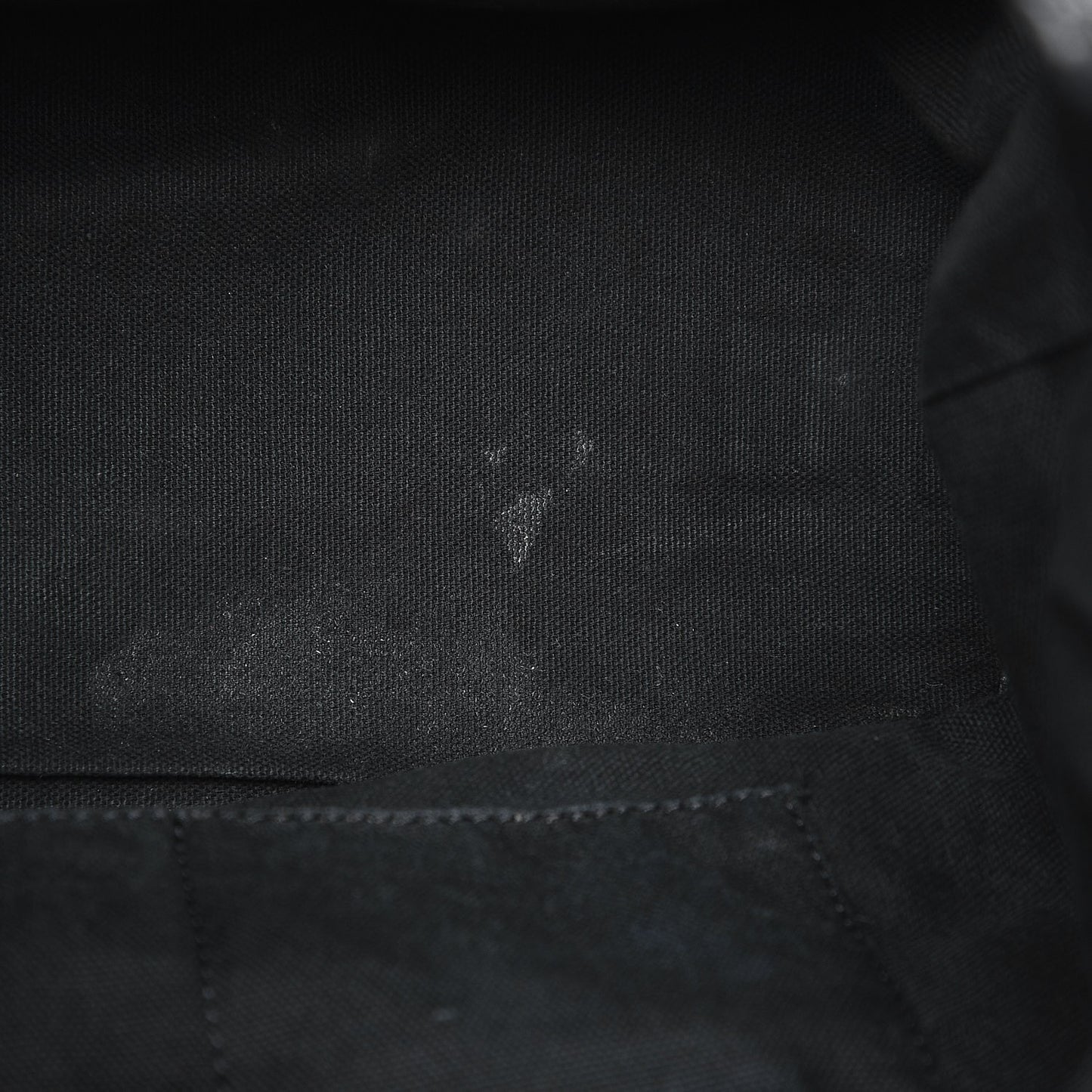Grainy Calfskin House Check Medium Sycamore Hobo Black