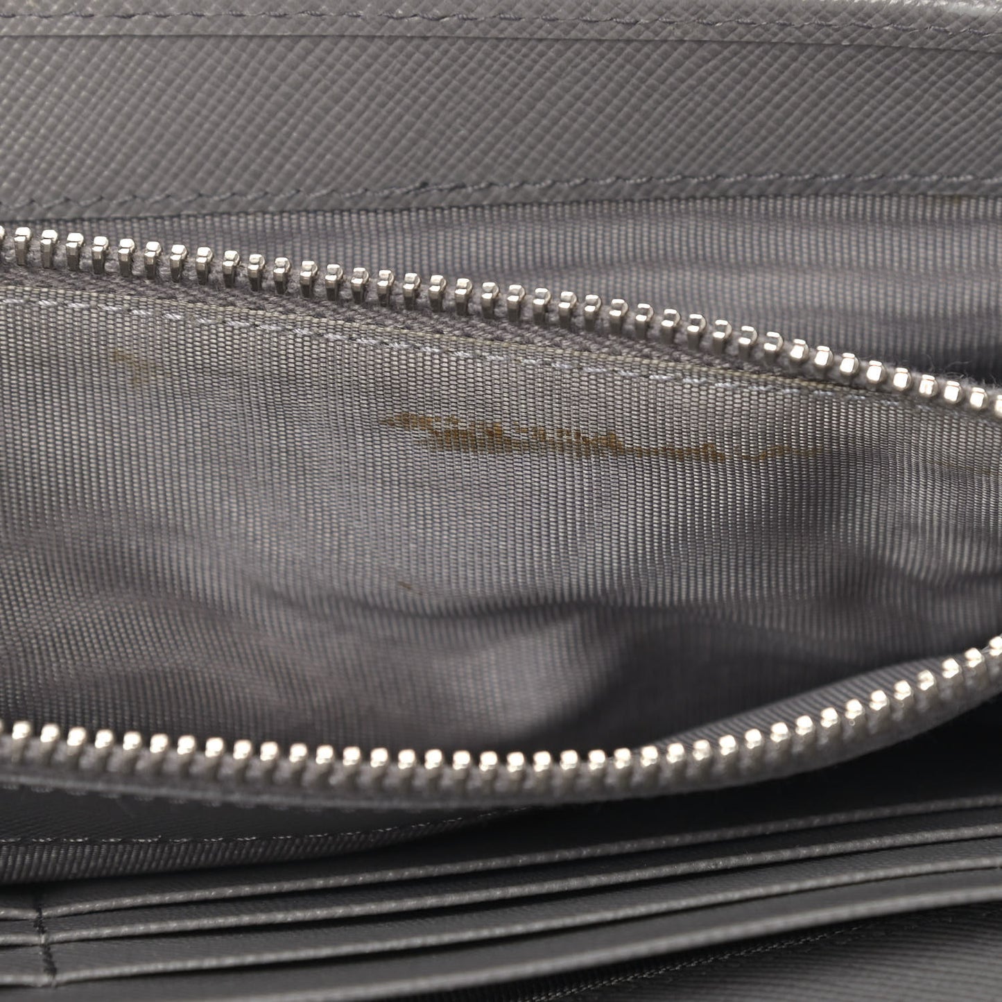 Saffiano Metal Oro Chain Wallet Marmo