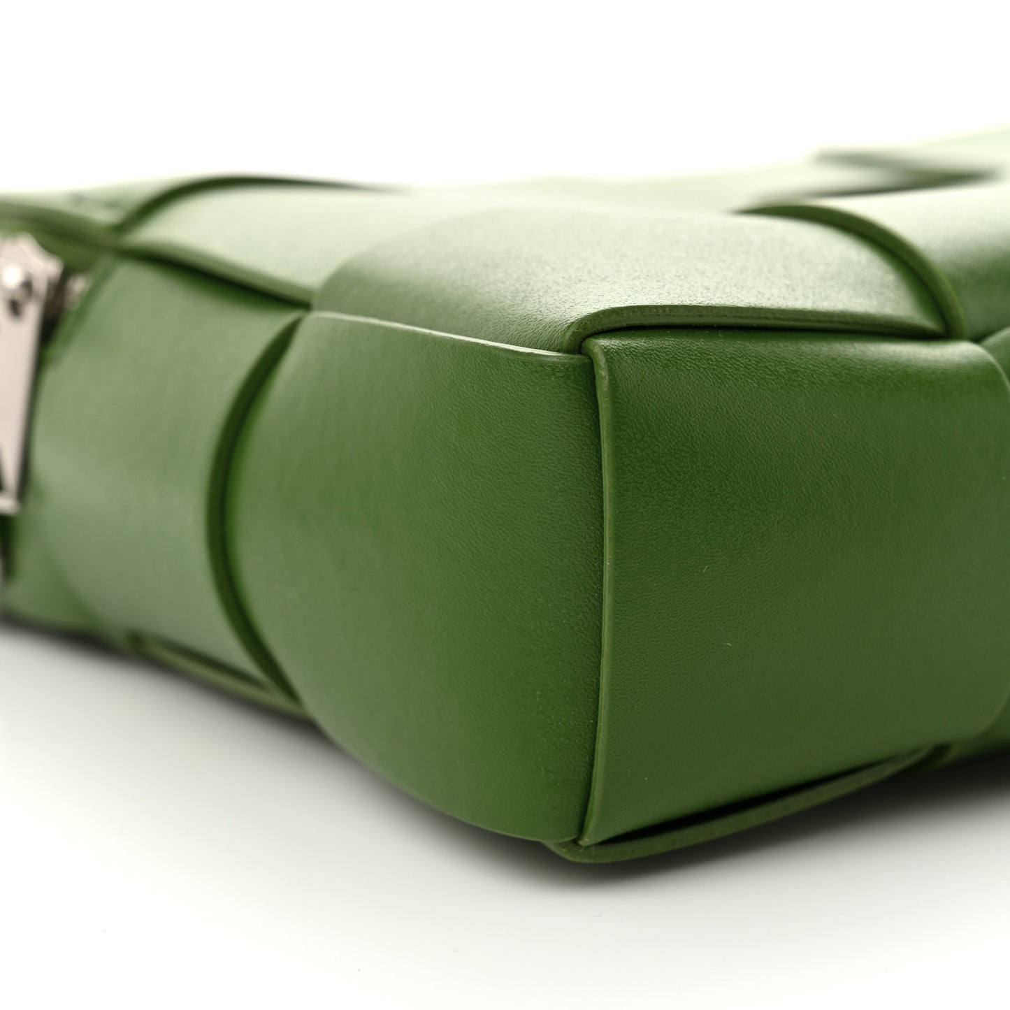 Calfskin Maxi Intrecciato Cassette Camera Bag Avocado