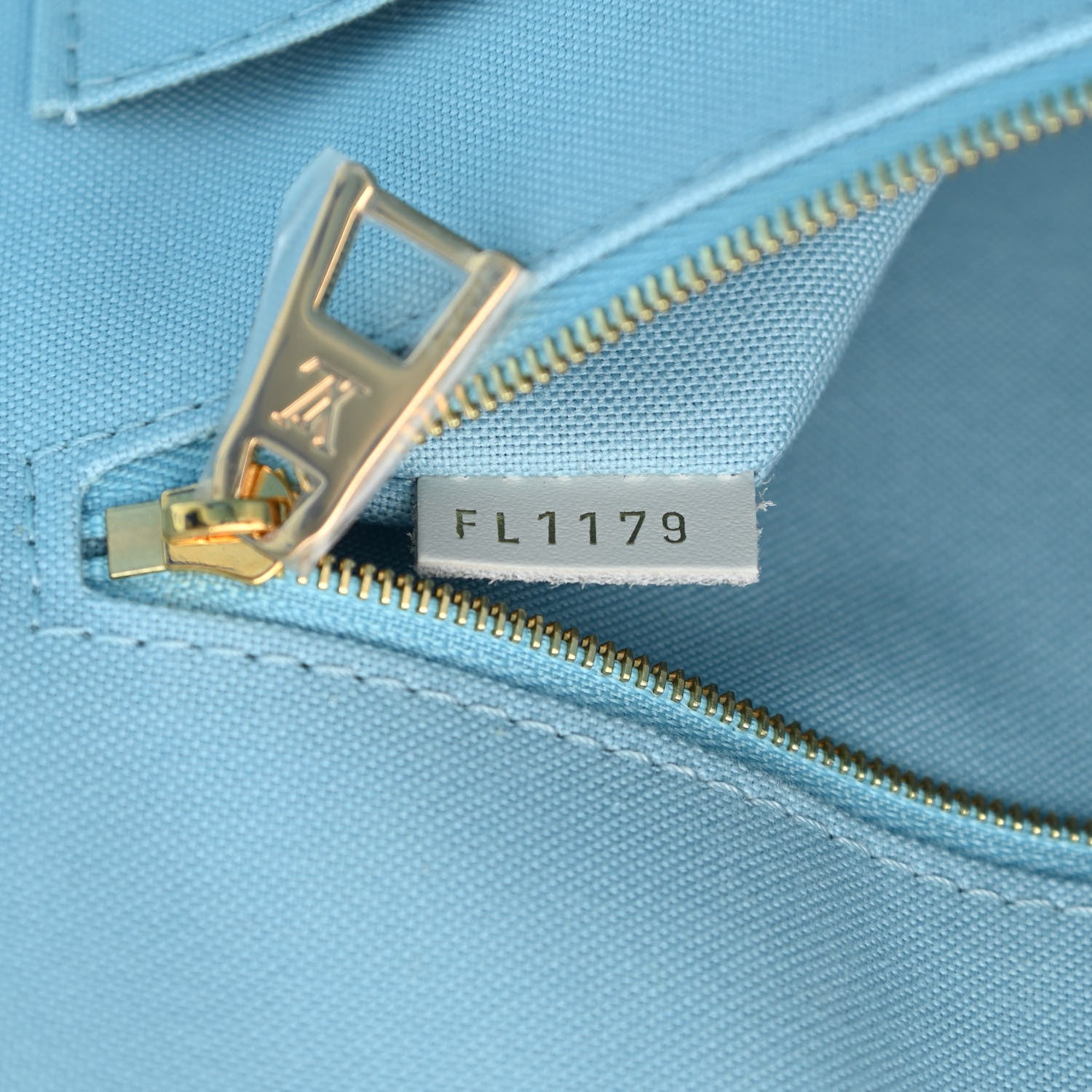 Louis Vuitton Monogram Giant Hamptons Onthego Blue 7 of 10