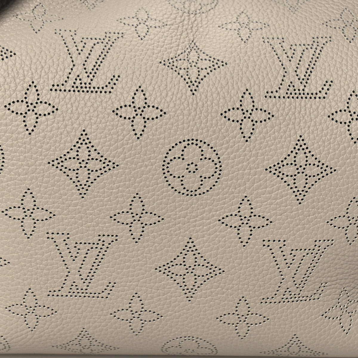 Louis Vuitton Mahina Why Knot PM Galet 13 of 17