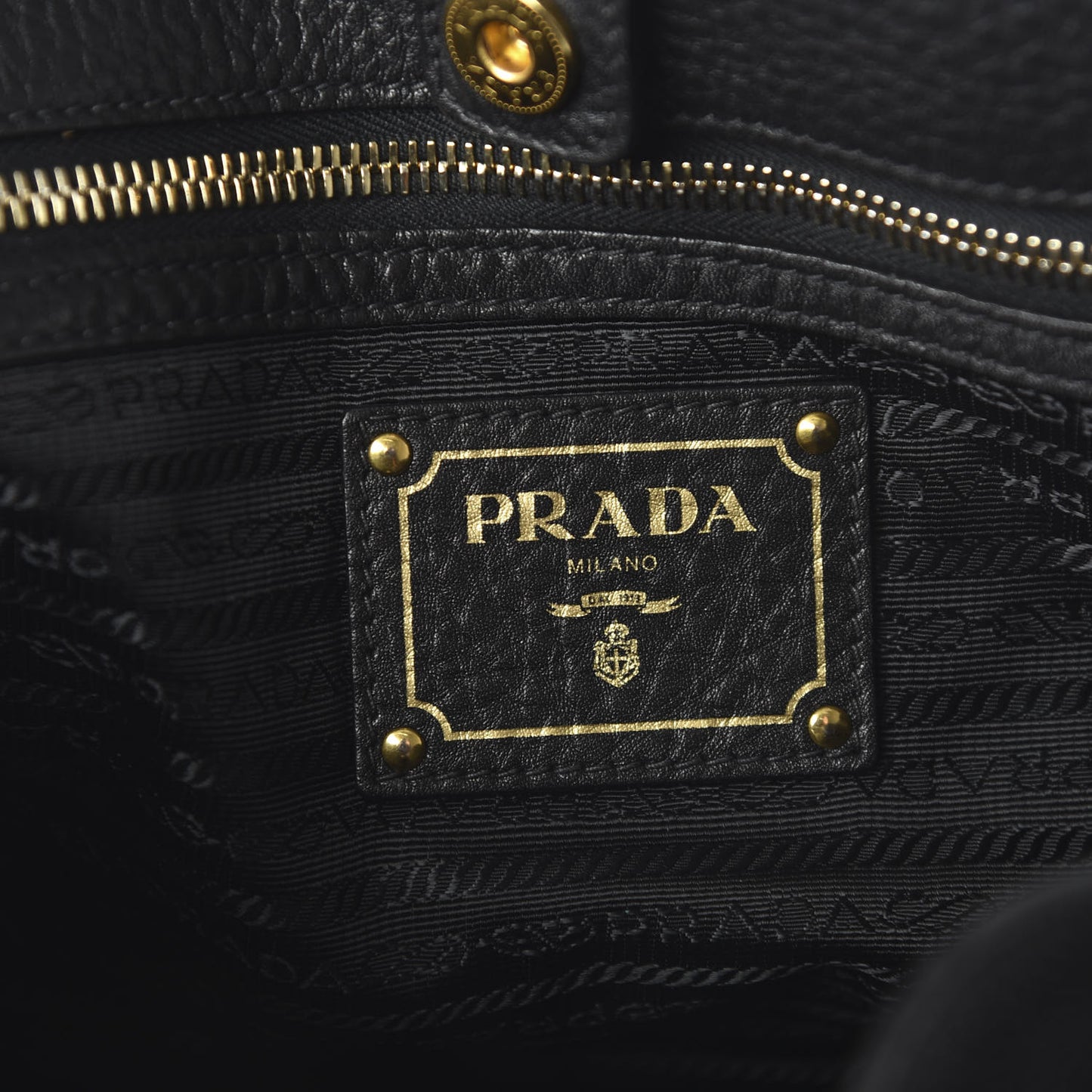 Vitello Daino Shoulder Bag Black