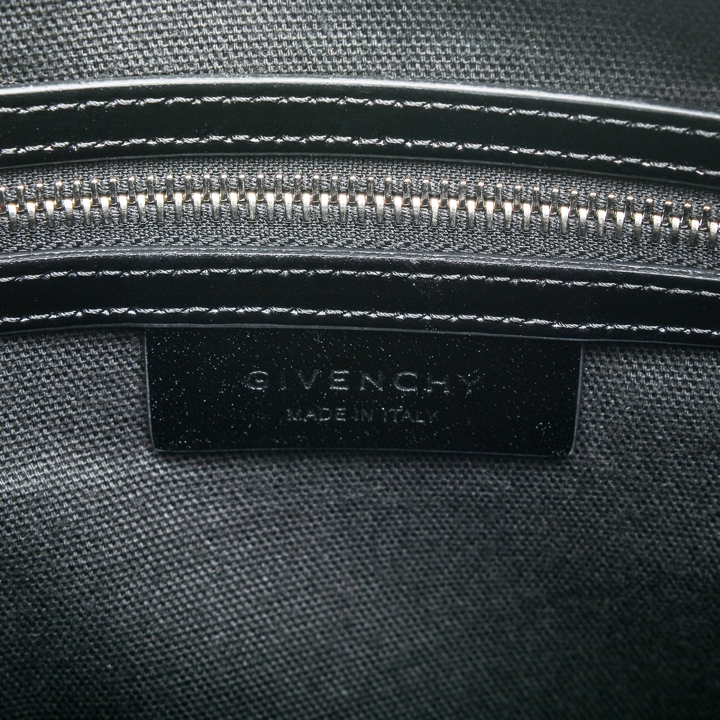 Shiny Lord Calfskin Medium Antigona Black