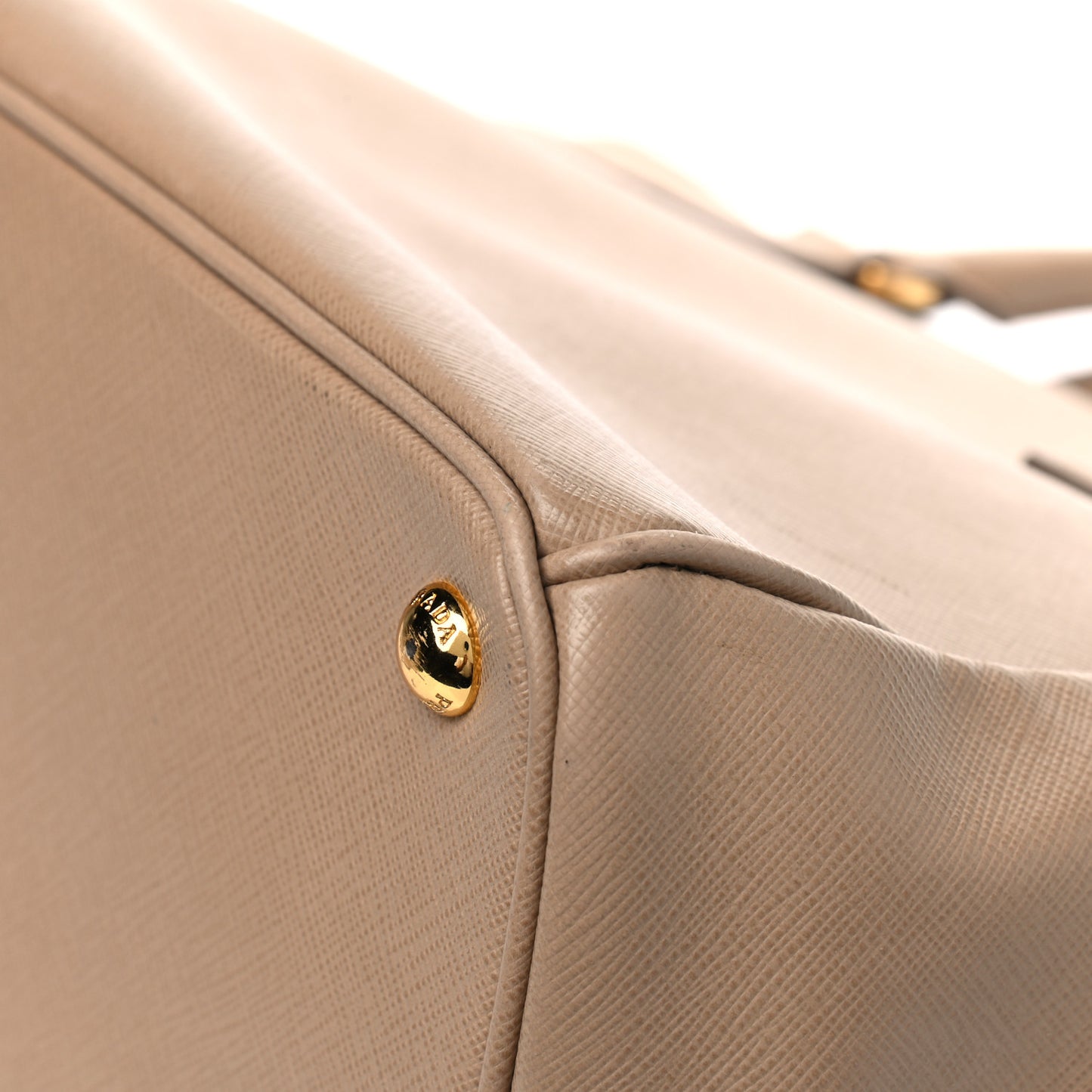 Saffiano Medium Galleria Double Zip Tote Sabbia