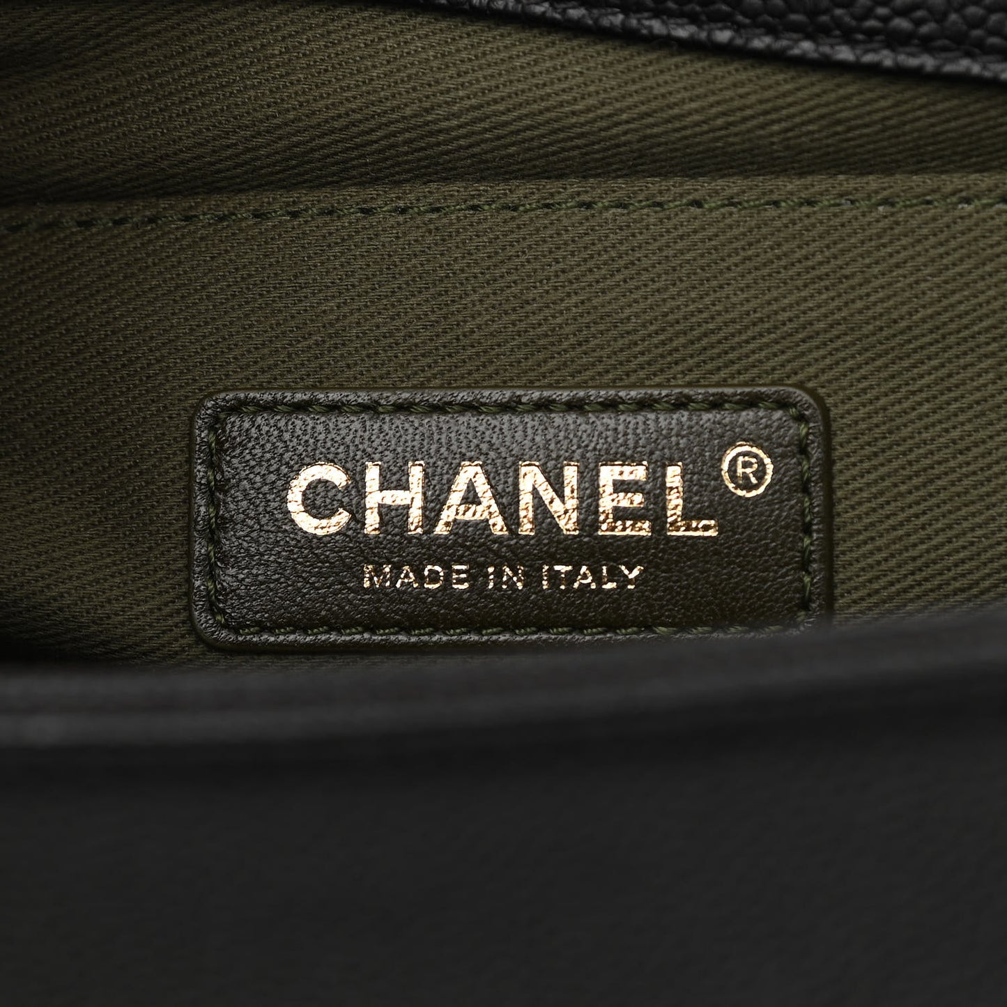 Caviar Quilted Medium Boy Flap Black