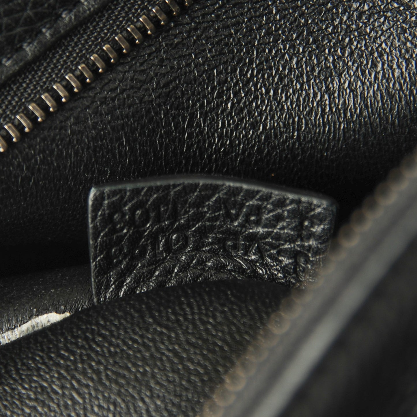 Drummed Calfskin Suede Medium Trapeze Black