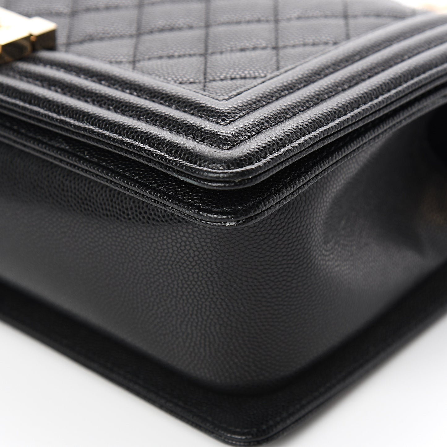 Caviar Quilted Medium Boy Flap Black