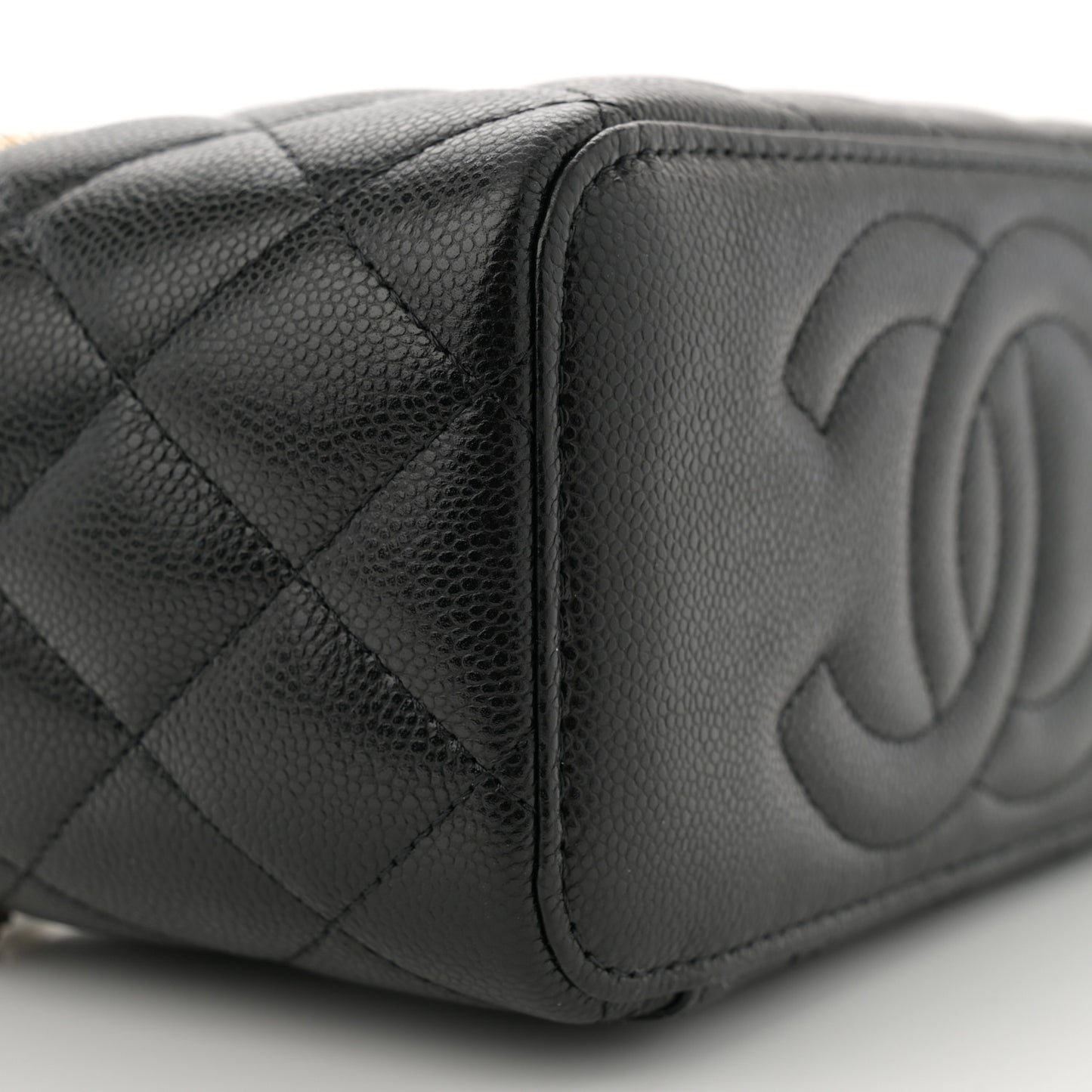 Caviar Quilted Small Vanity Case With Chain Black