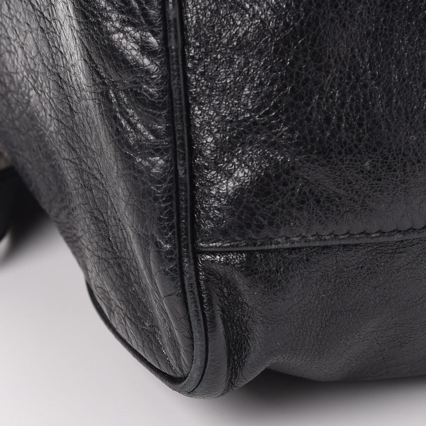 Agneau Giant 12 Gold Hardware Velo Black