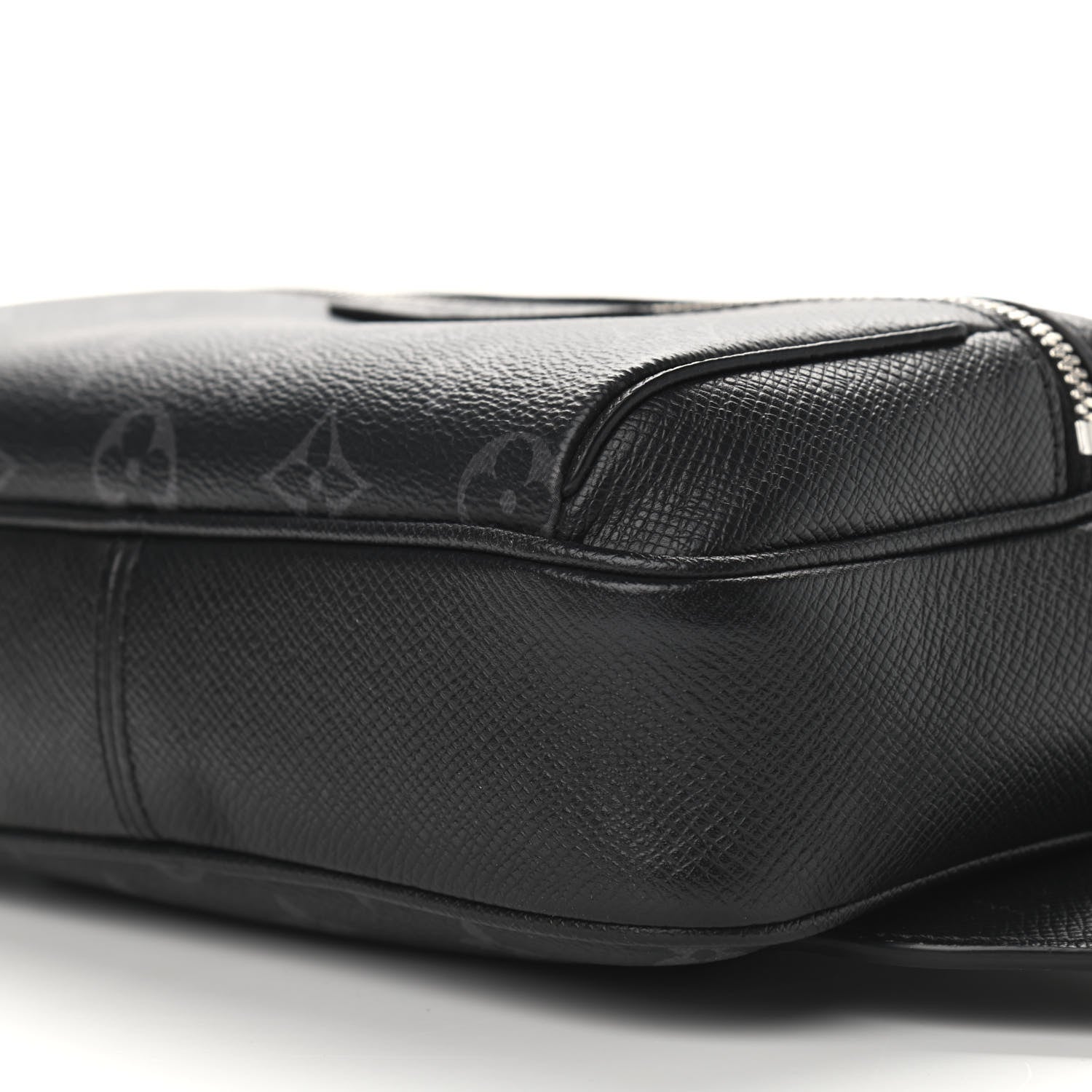 Louis Vuitton Taiga Monogram Outdoor Bumbag Black 8 of 8