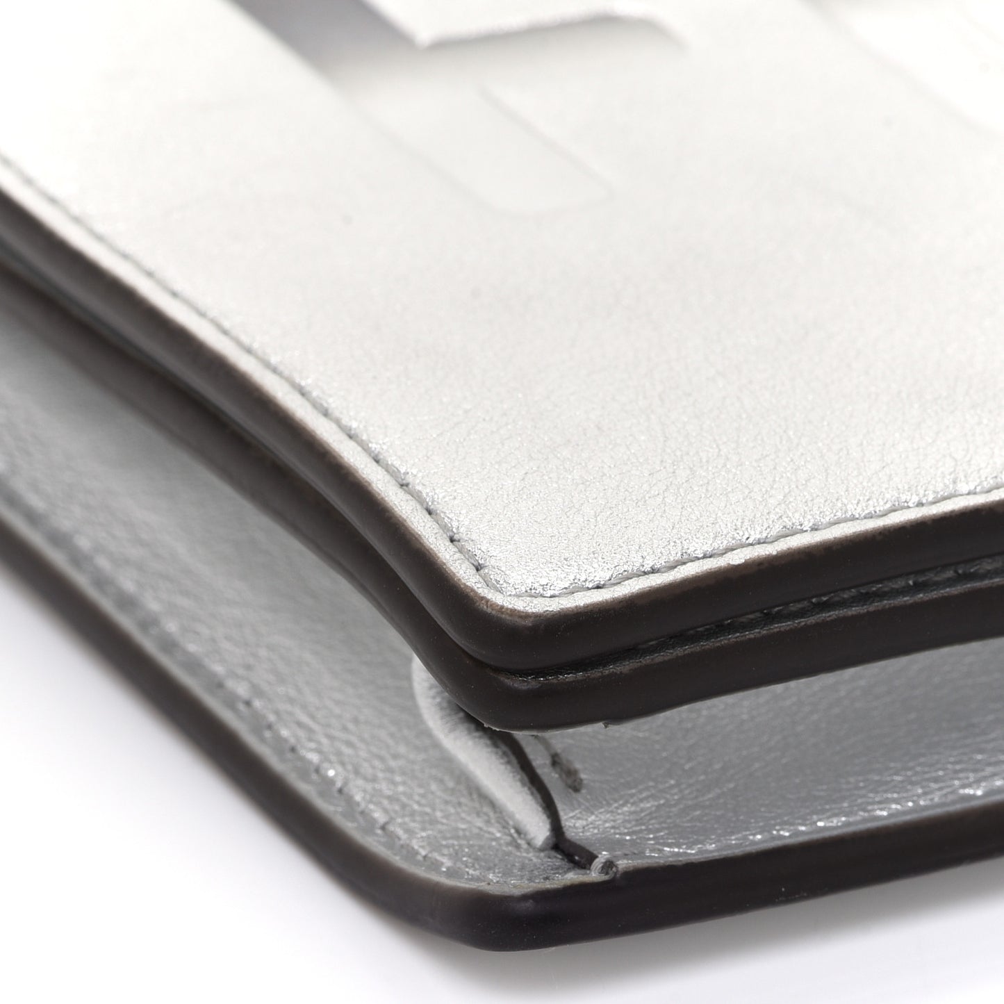 Vitello Catalan Mirror Logo Embossed Medium Wallet On Chain Argento