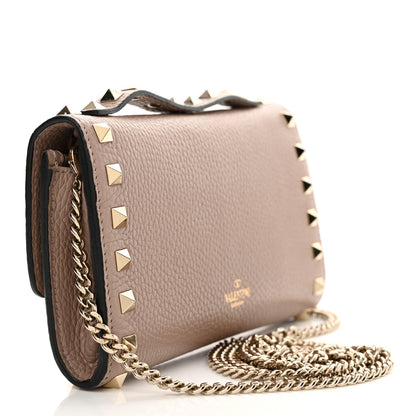 Valentino Garavani Pebbled Calfskin Rockstud Flip Lock Wallet On Chain Poudre 3 of 13