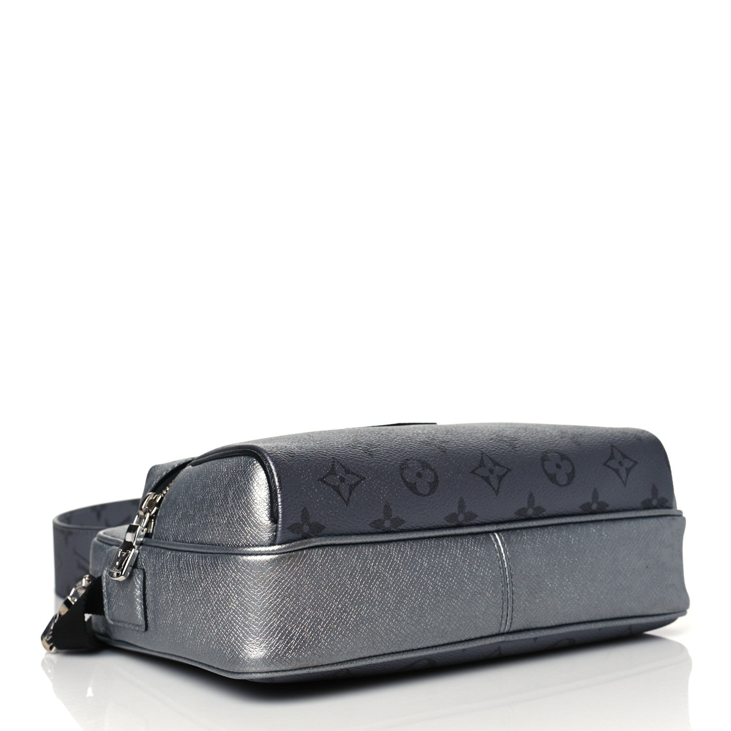 Louis Vuitton Taigarama Outdoor Messenger Gunmetal 4 of 9