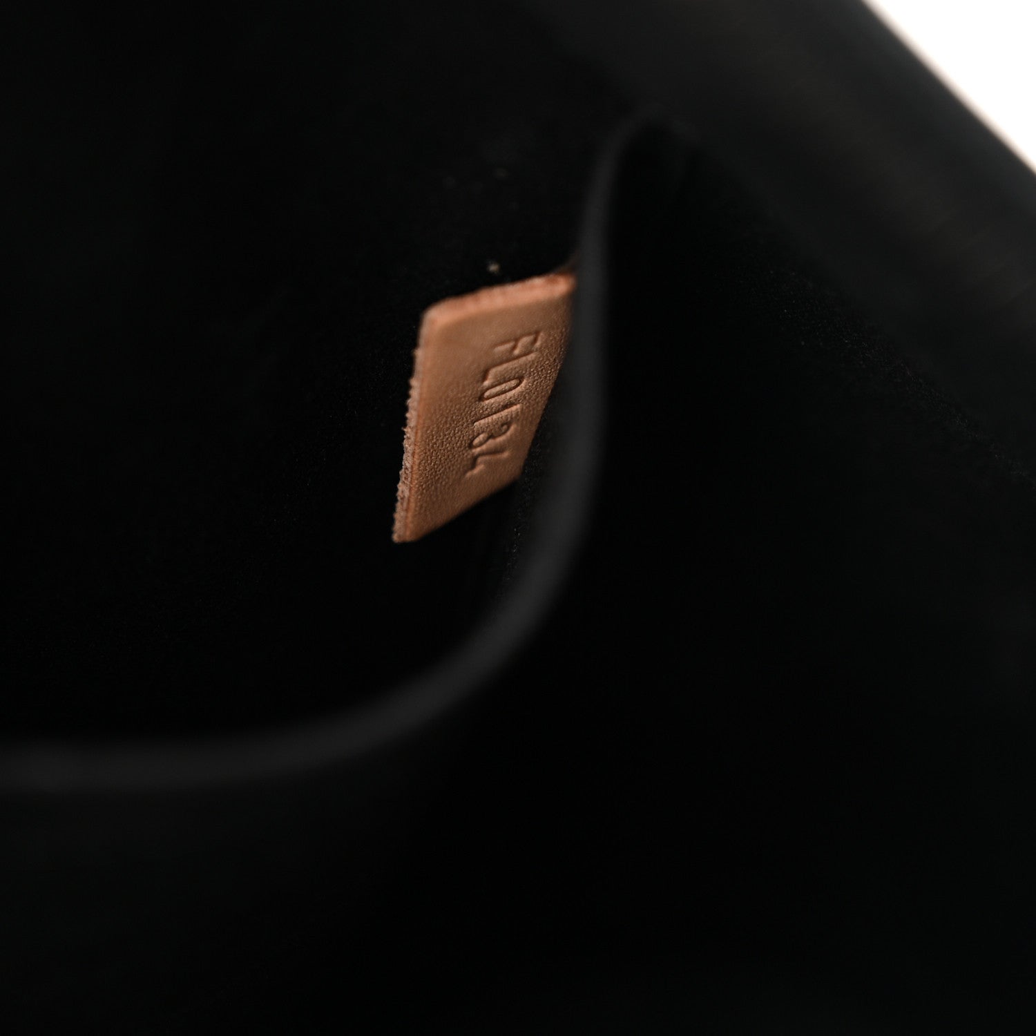 Louis Vuitton Vernis Alma PM Noir Magnetique 7 of 11