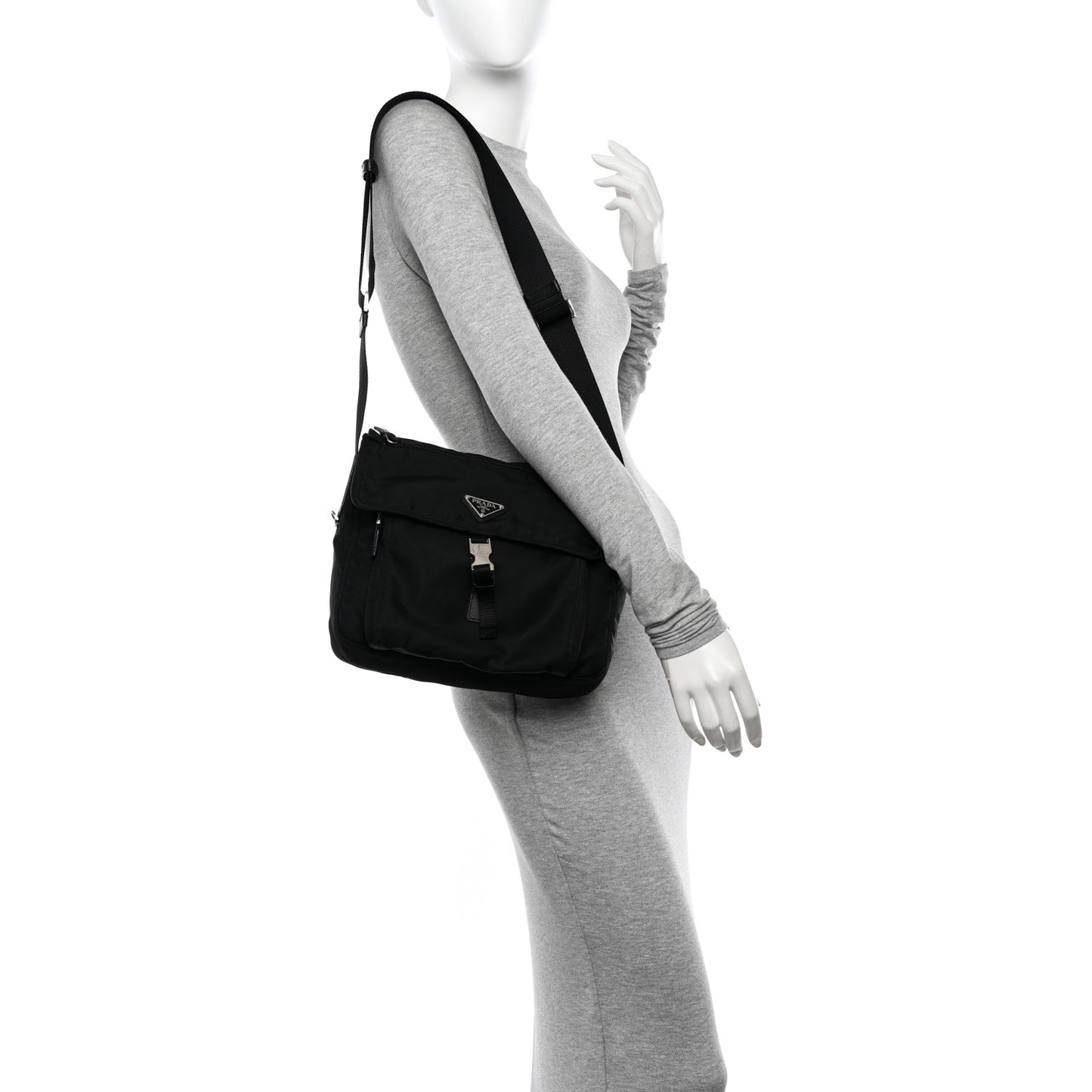 Nylon Vela Messenger Black