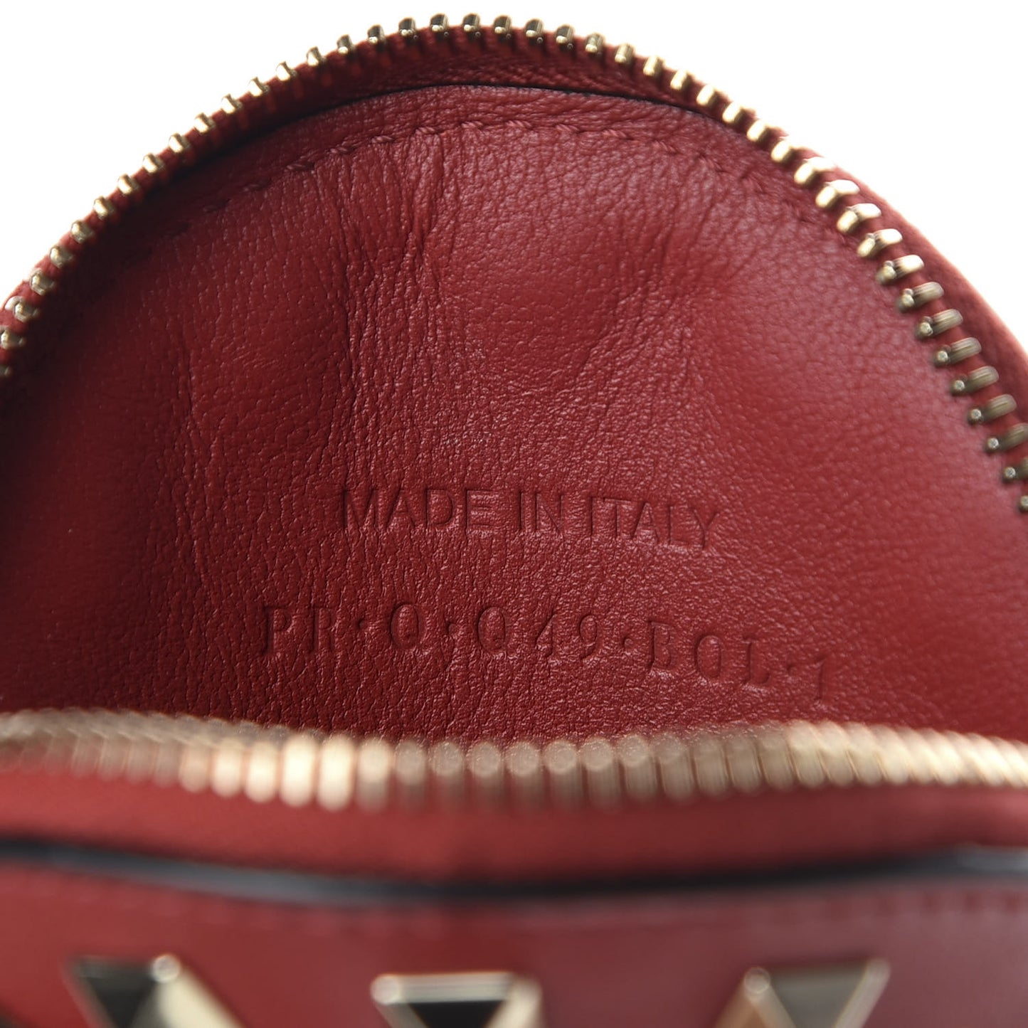 Vitello Rockstud Round Zip Coin Purse Rubino