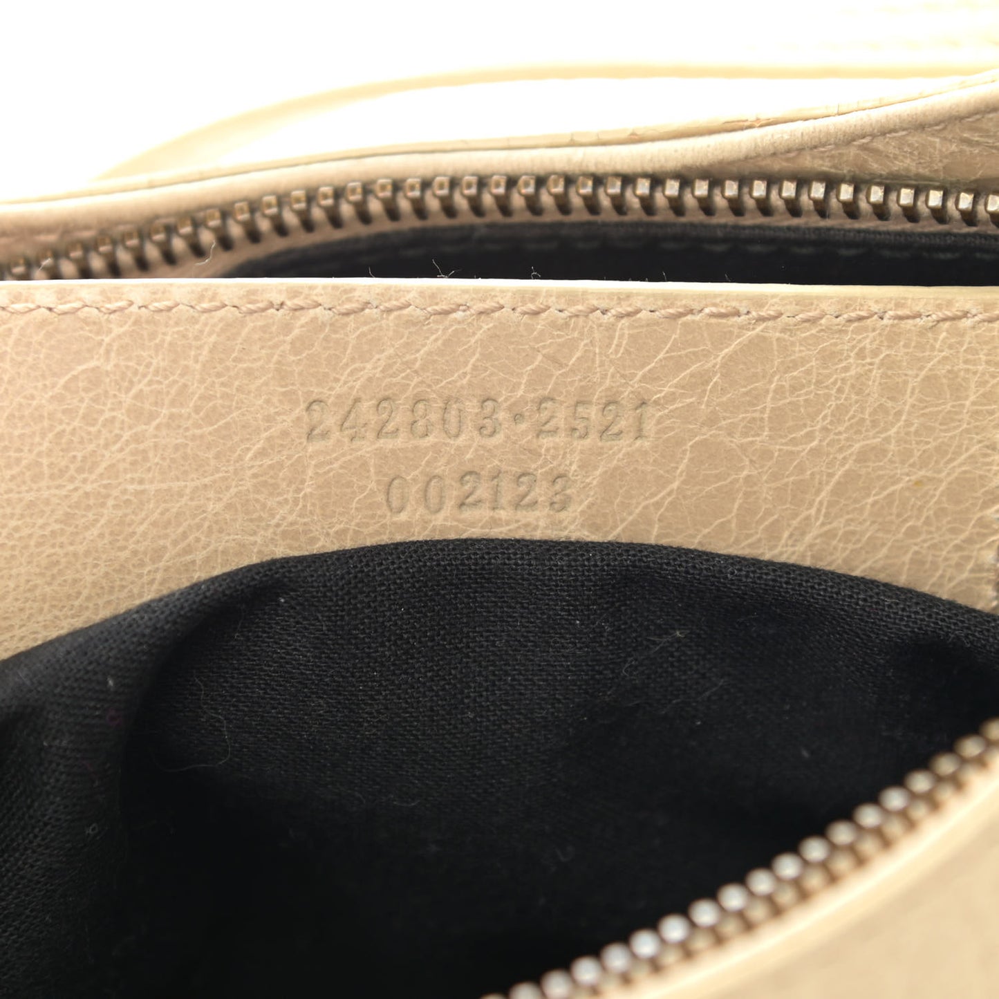 Chevre Classic Hardware Hip Praline