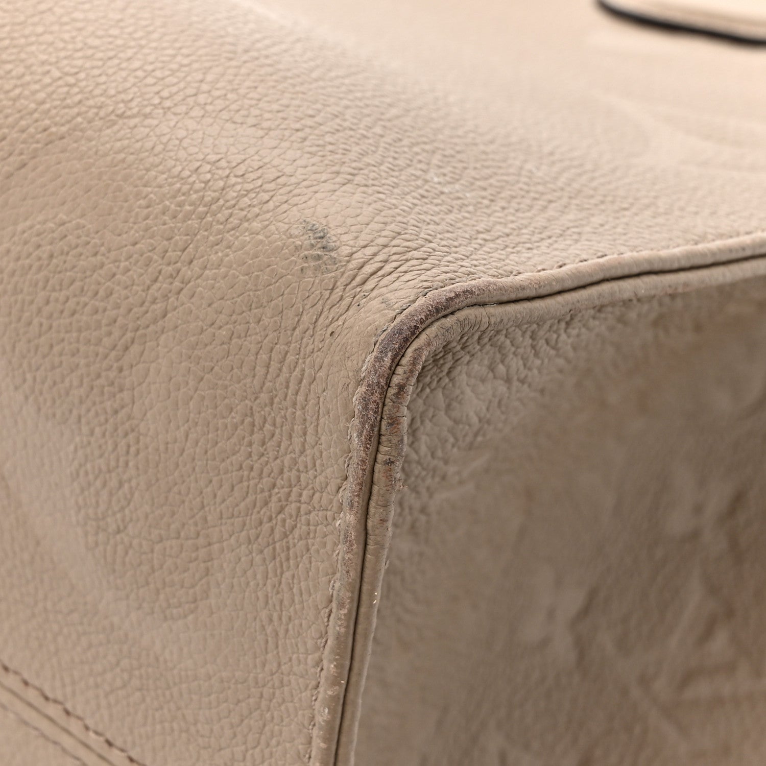 Louis Vuitton Empreinte Monogram Giant Onthego MM Tourterelle 16 of 20