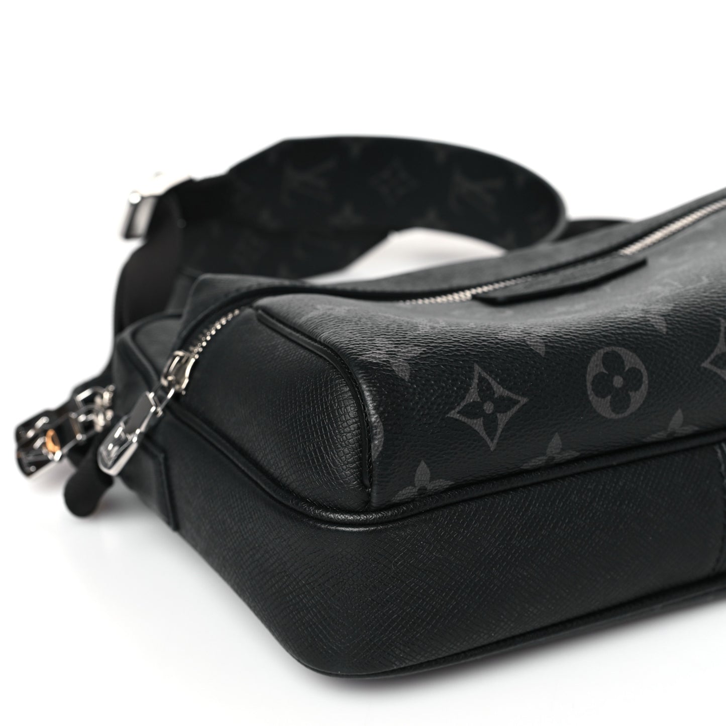 Taiga Monogram Eclipse Outdoor Messenger Black
