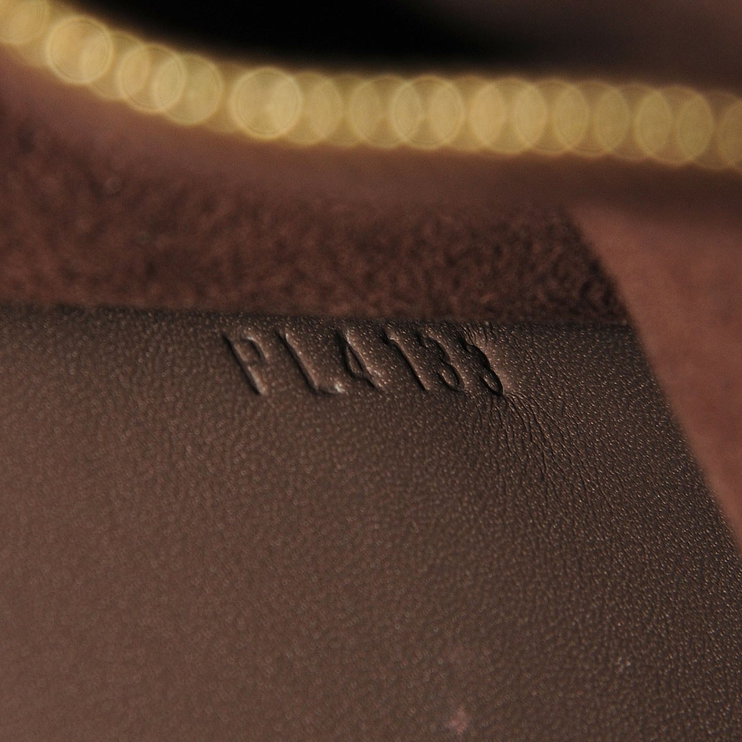 Calfskin Chain Louise GM Granit