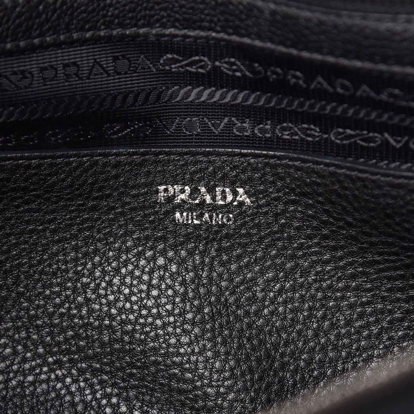 Vitello Daino Tote Black