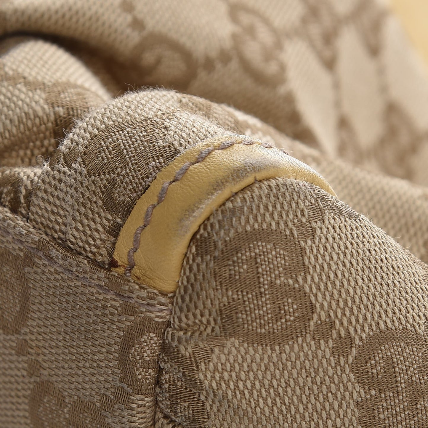 Monogram Medium D Gold Ring Hob Yellow