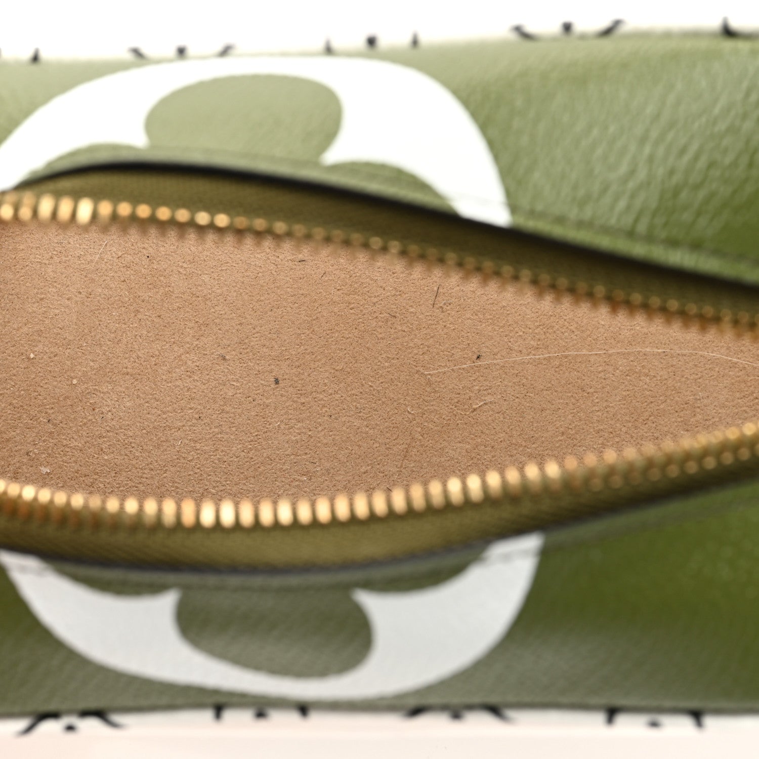 Louis Vuitton Monogram Giant Beach Pouch Kaki 5 of 10