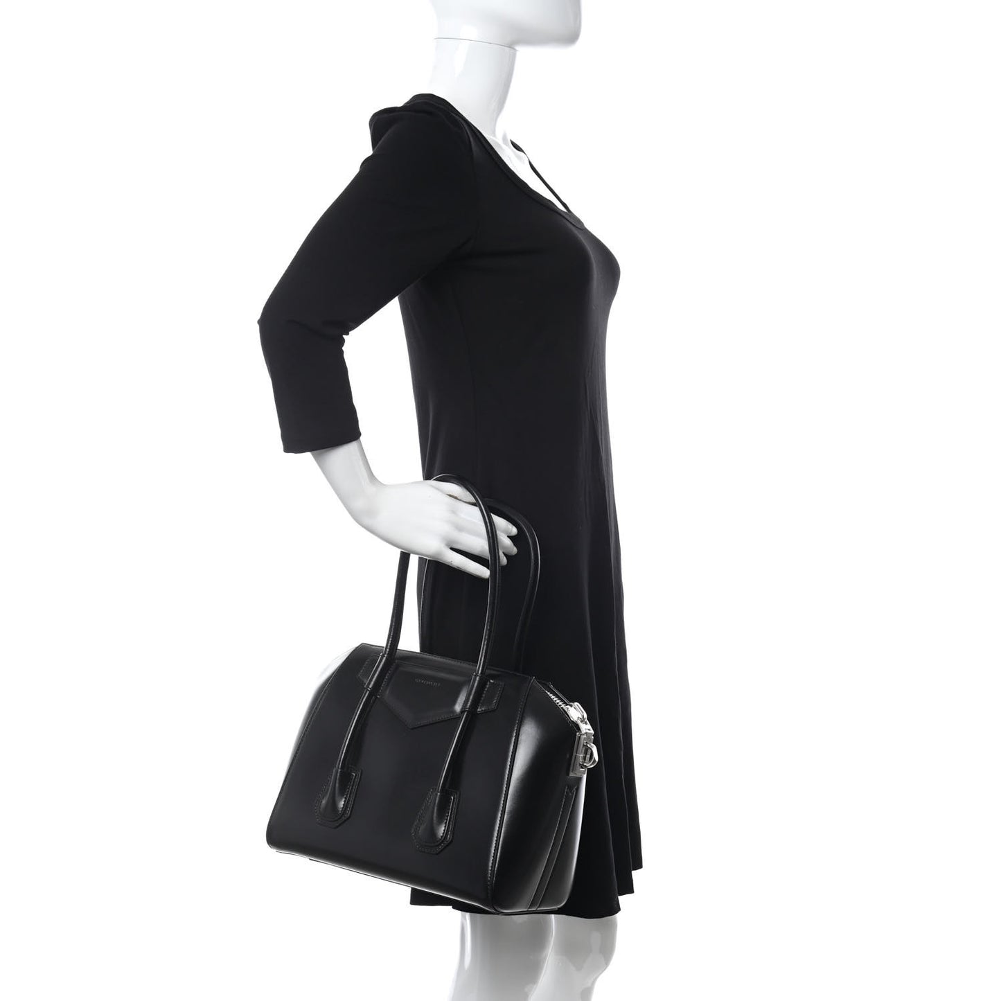 Box Calfskin Medium Lock Antigona Black