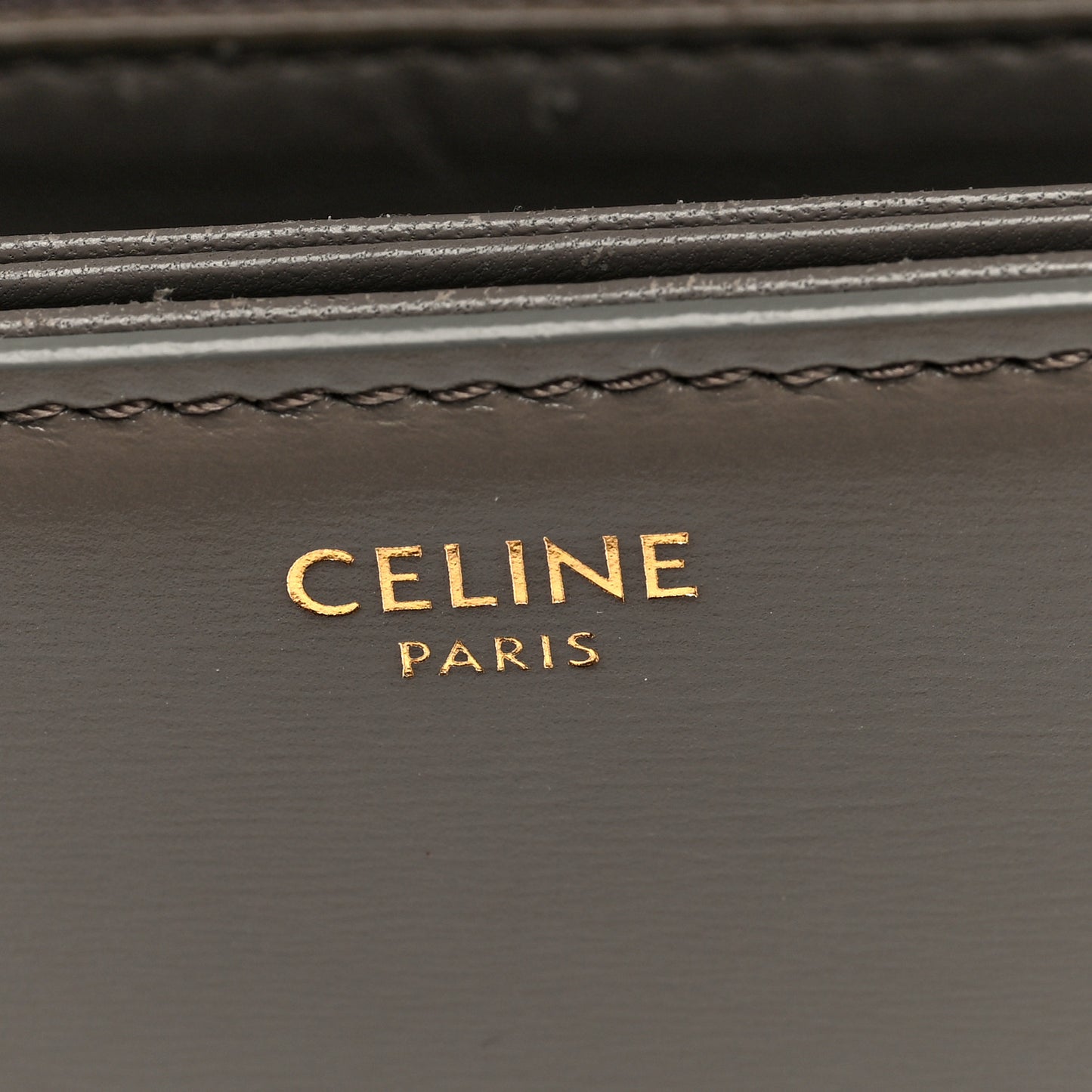 Shiny Calfskin Teen Triomphe Pebble
