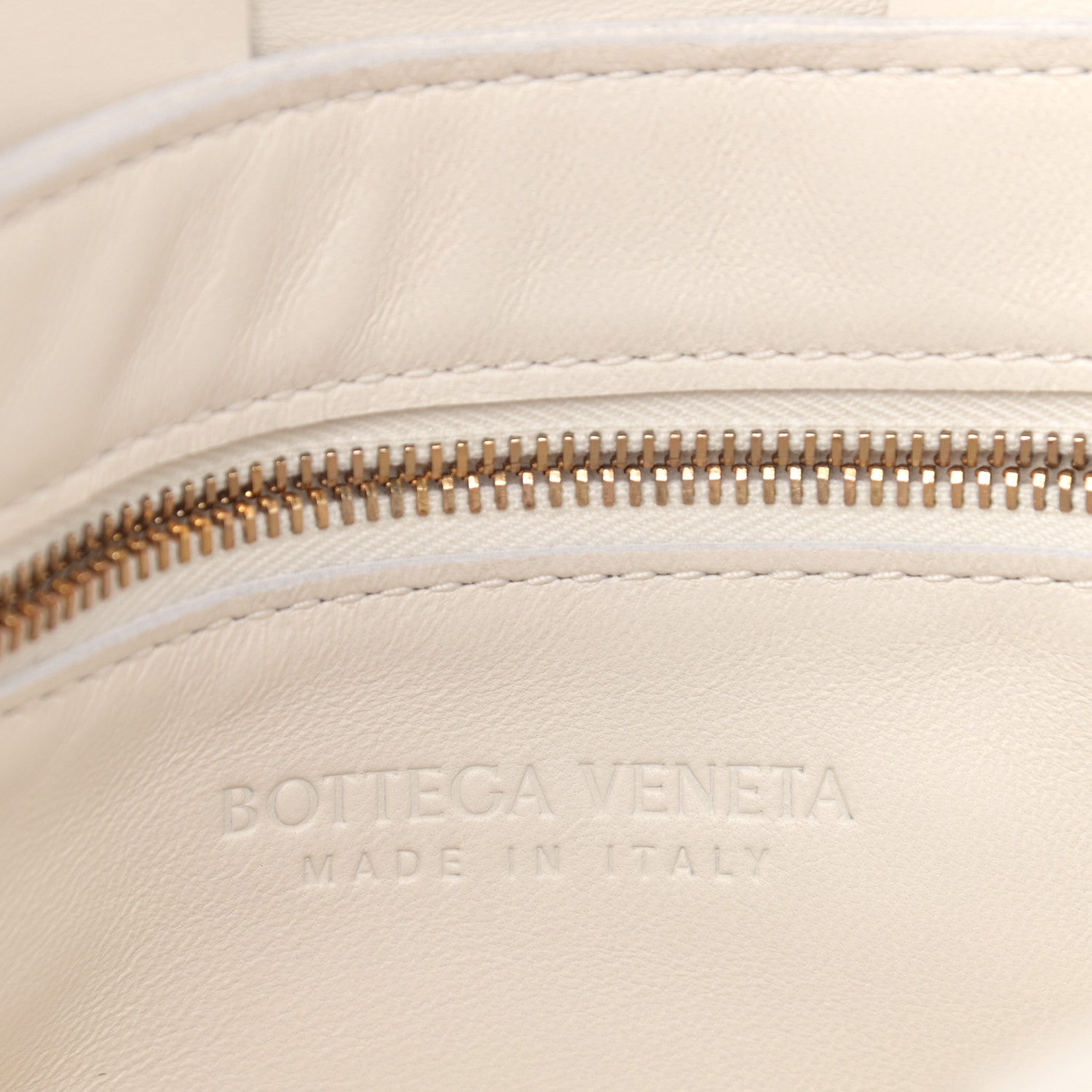 Bottega Veneta Lambskin Maxi Intrecciato Cassette Crossbody Bag White 6 of 10