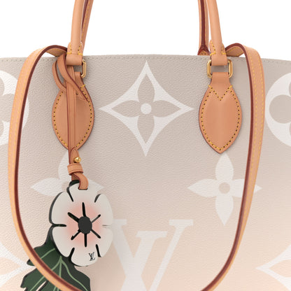 Louis Vuitton Monogram Giant By The Pool Onthego GM Brume 8 of 10