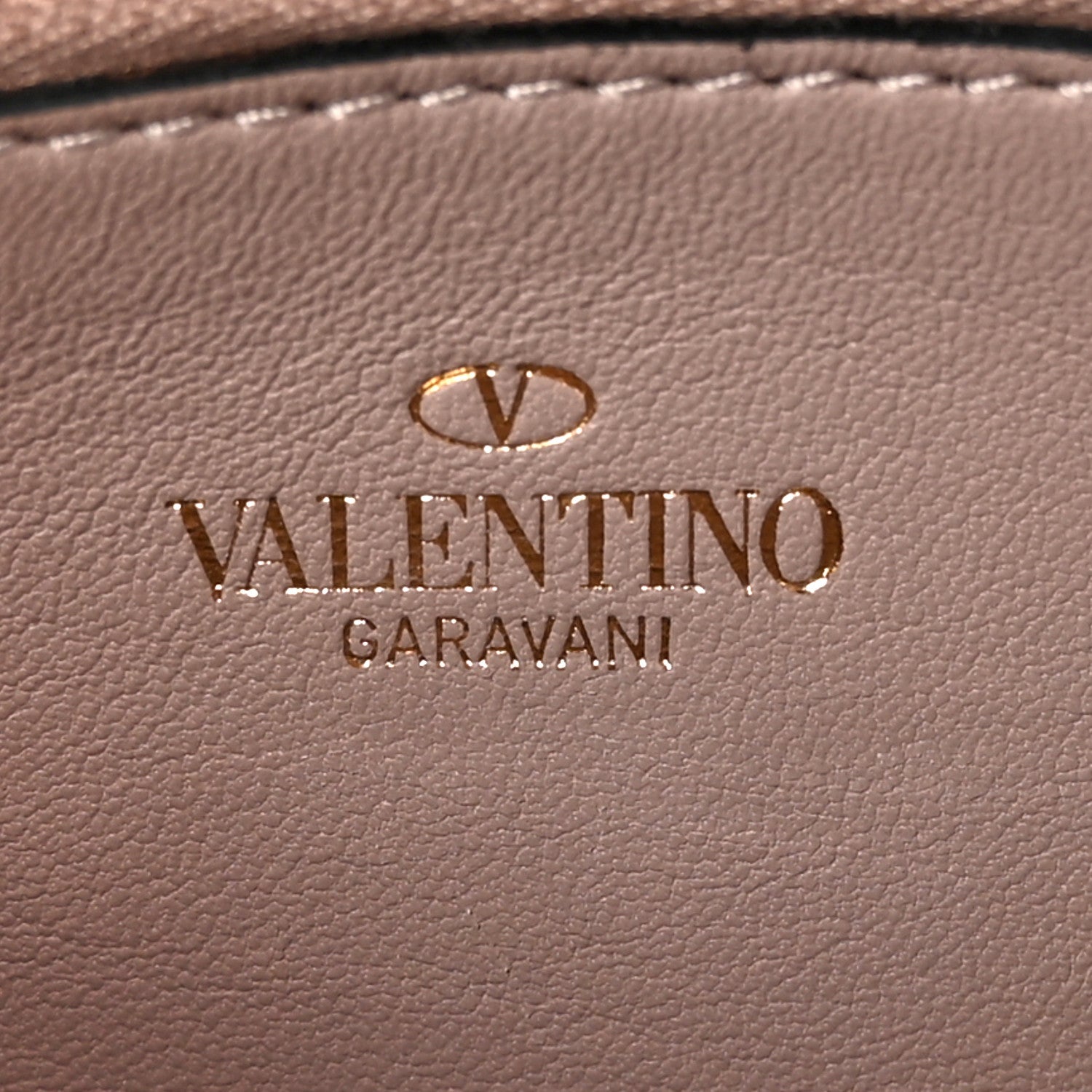 Valentino Garavani Metallic Pebbled Calfskin Rockstud Phone Case With Chain Sasso 6 of 12