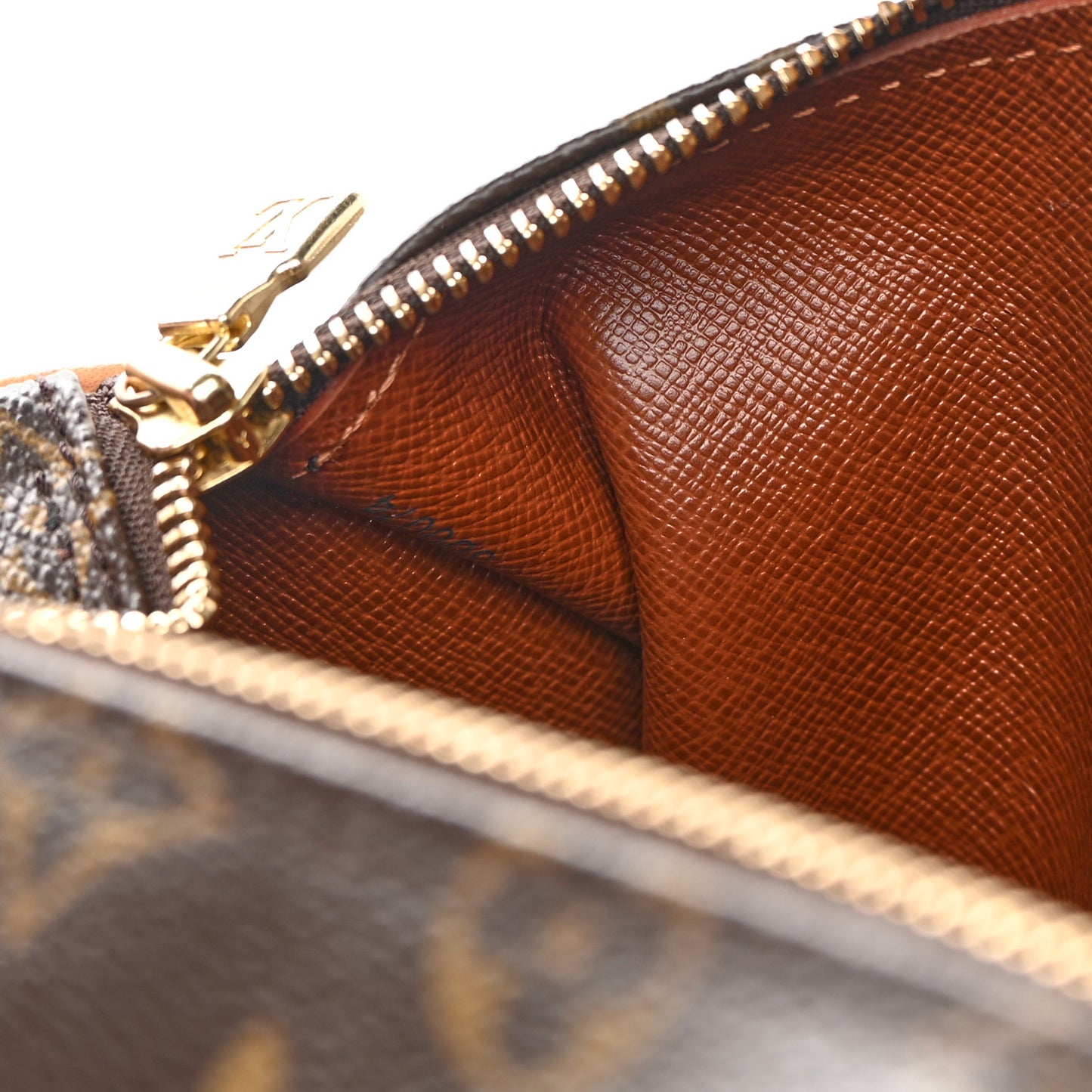 Monogram Papillon 26