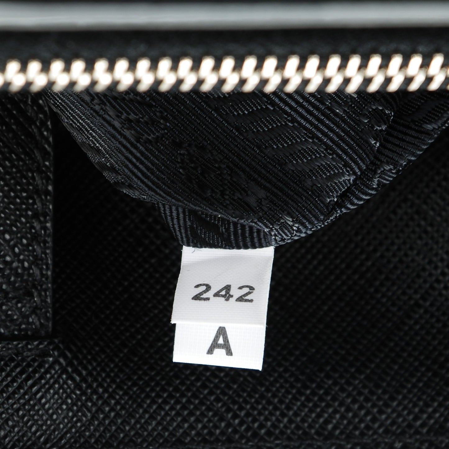 Saffiano Lux Medium Tote Nero Black