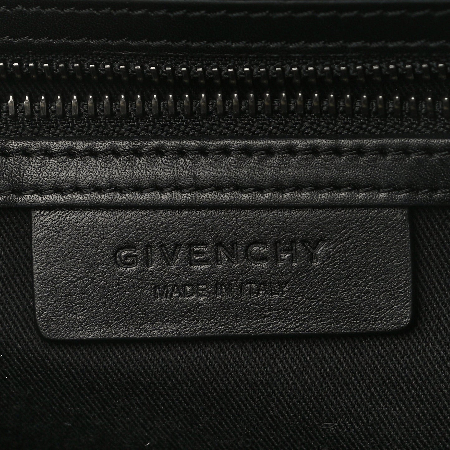 Shiny Lord Calfskin Medium Antigona Black