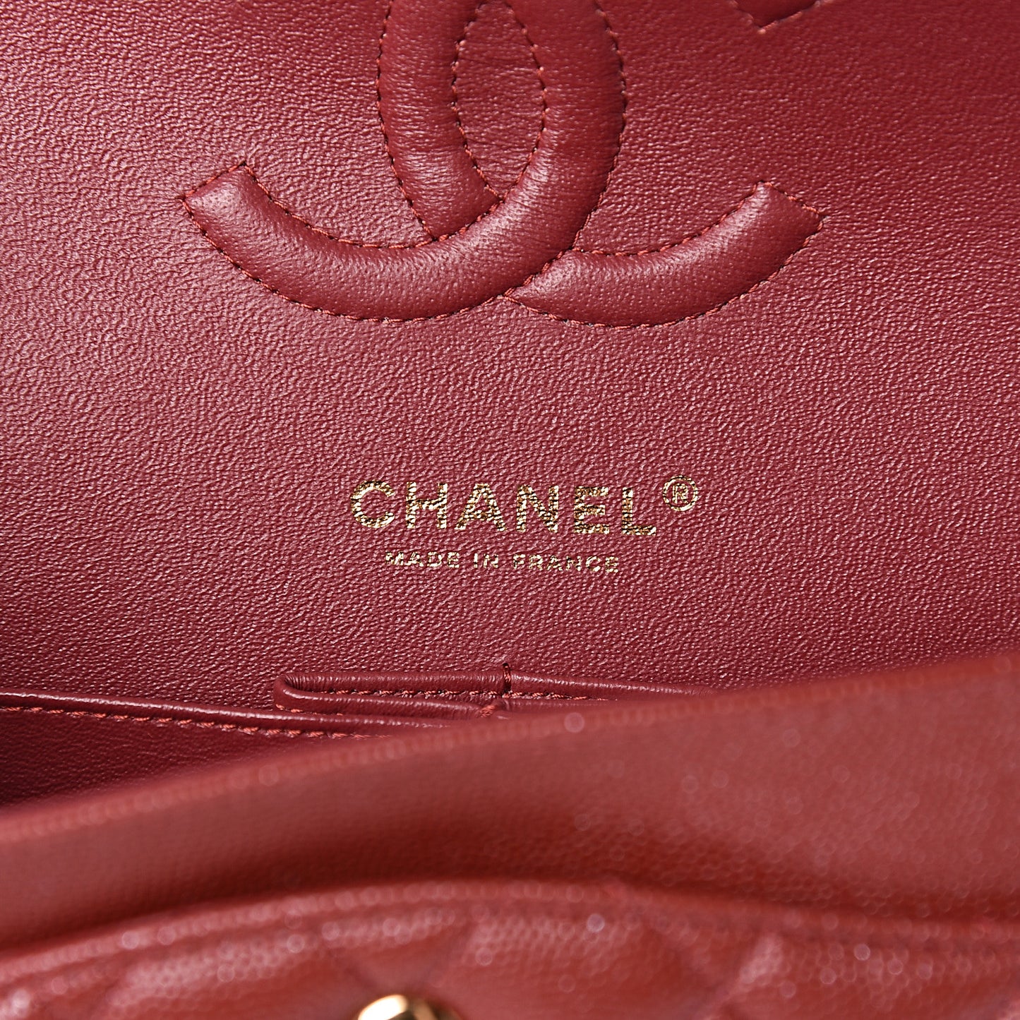 Iridescent Caviar Quilted Medium Double Flap Burgundy