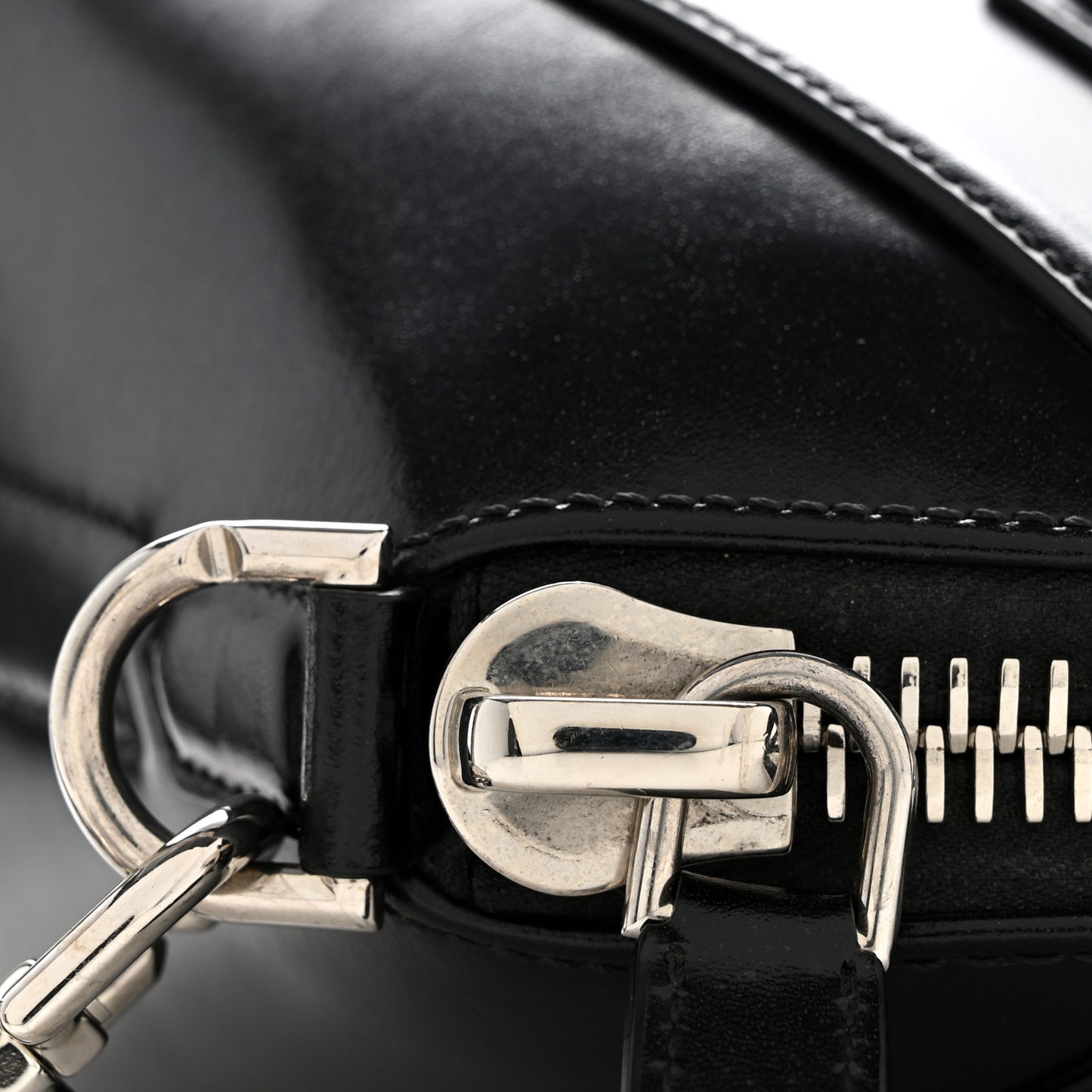 Shiny Lord Calfskin Small Antigona Black