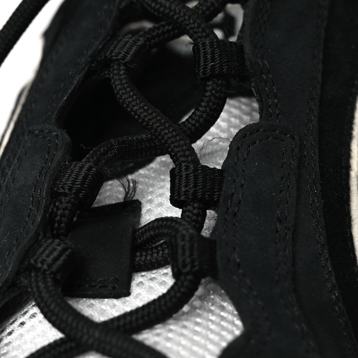 Technical Knit Fabric Suede Calfskin Womens Gucci Run Sneakers 38 Black White