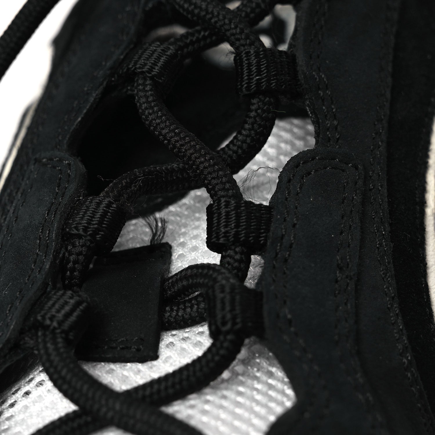 Gucci Technical Knit Fabric Suede Calfskin Womens Gucci Run Sneakers 38 Black White 11 of 12