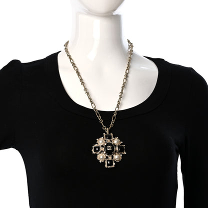Chanel Gripoix Poured Glass Pearl CC Pendant Necklace Black Gold 2 of 4