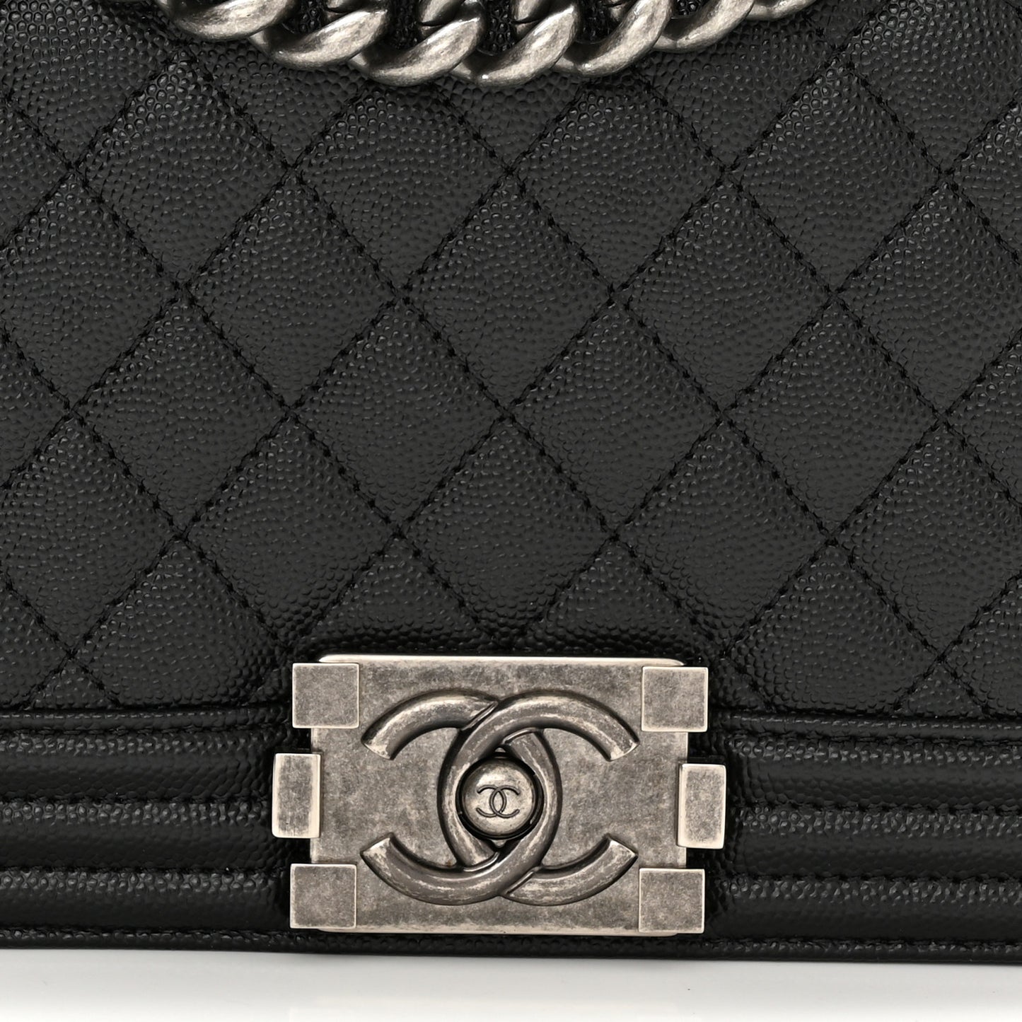 Caviar Quilted Medium Boy Flap Black