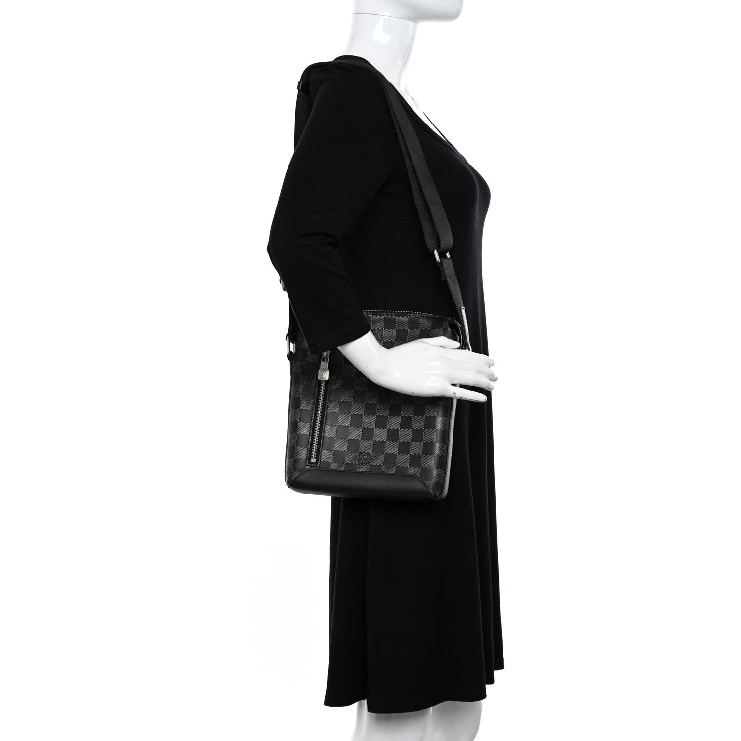 Louis Vuitton Damier Infini Discovery Messenger BB Onyx 2 of 9